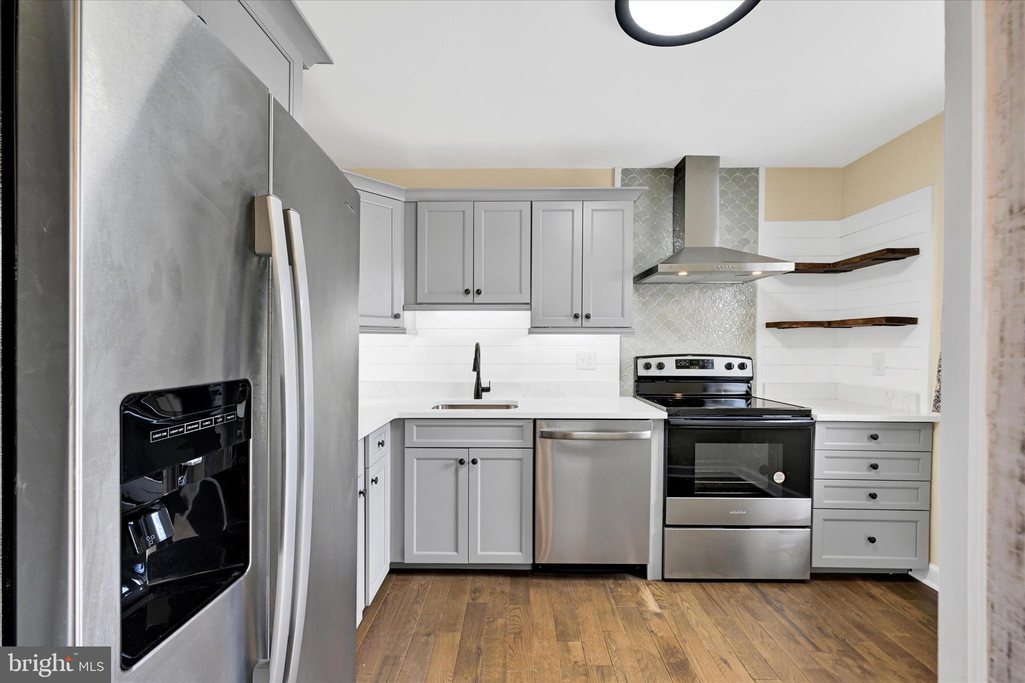 WOODSDALE MANOR - Residential