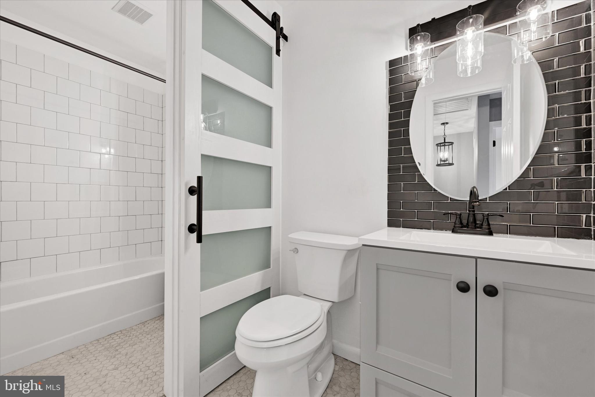 WOODSDALE MANOR - Residential