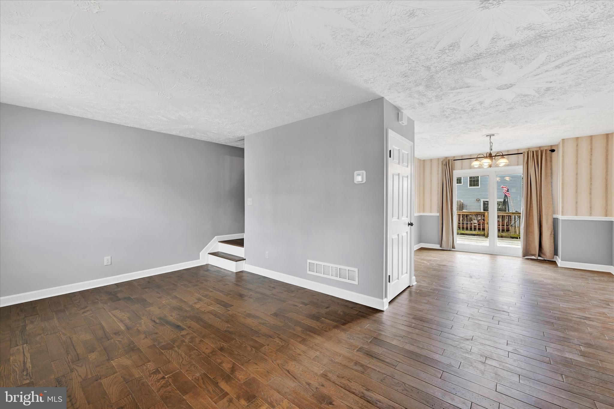 WOODSDALE MANOR - Residential