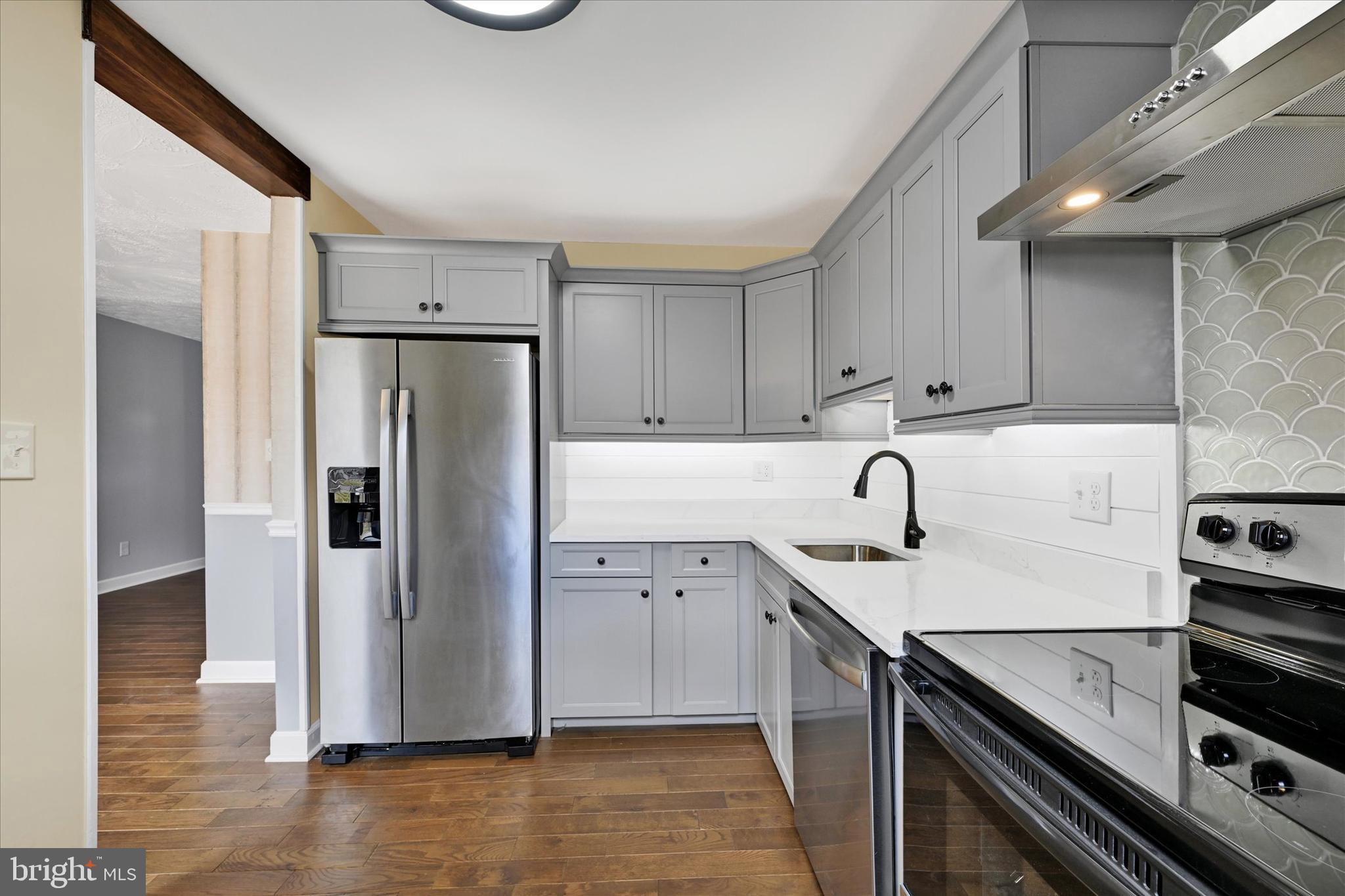 WOODSDALE MANOR - Residential