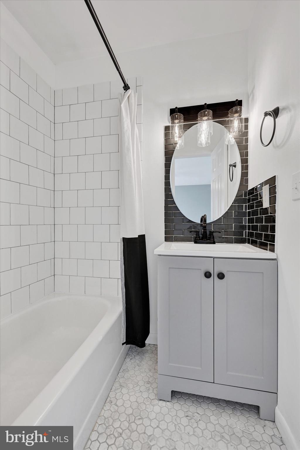 WOODSDALE MANOR - Residential