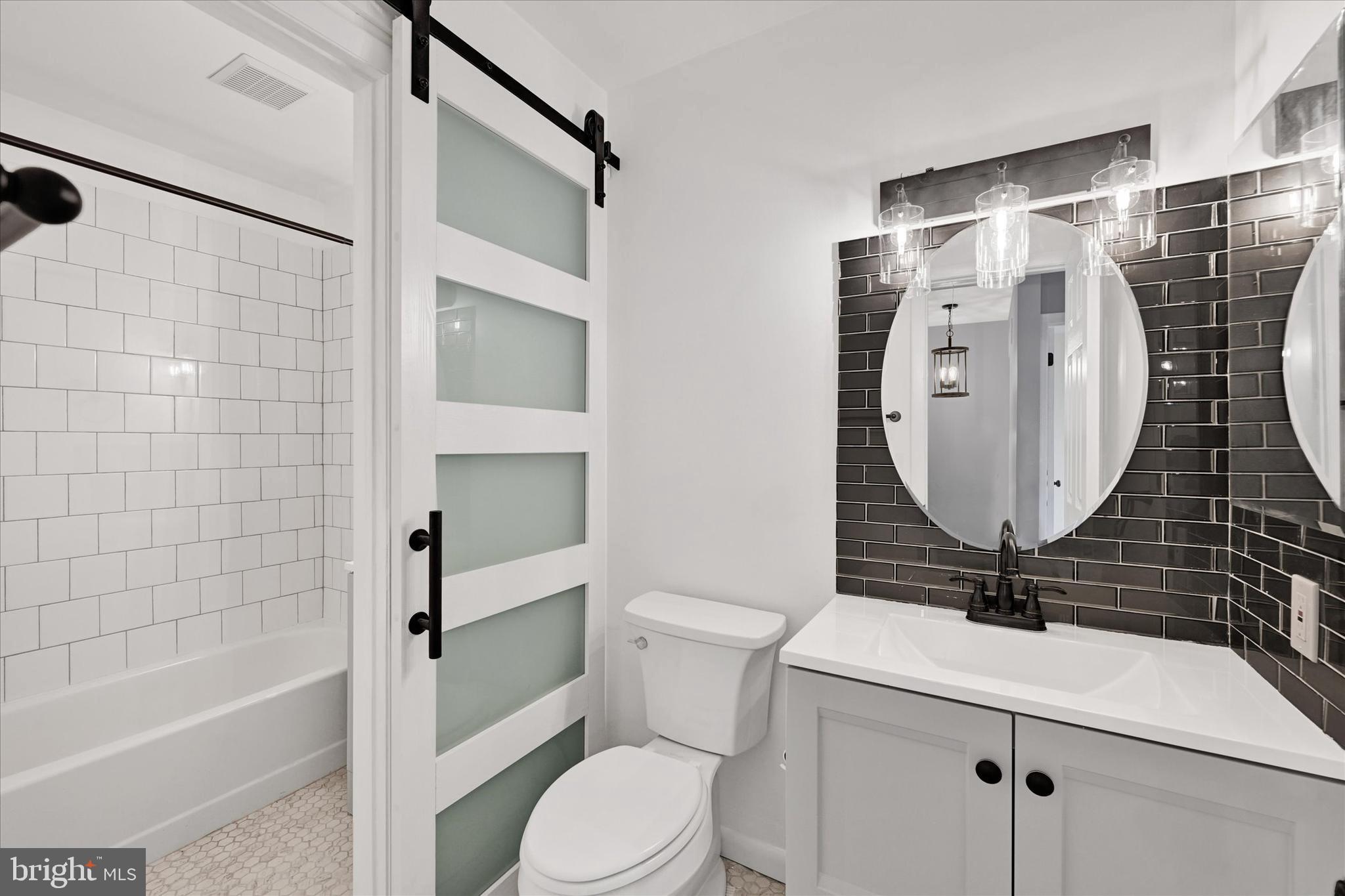 WOODSDALE MANOR - Residential