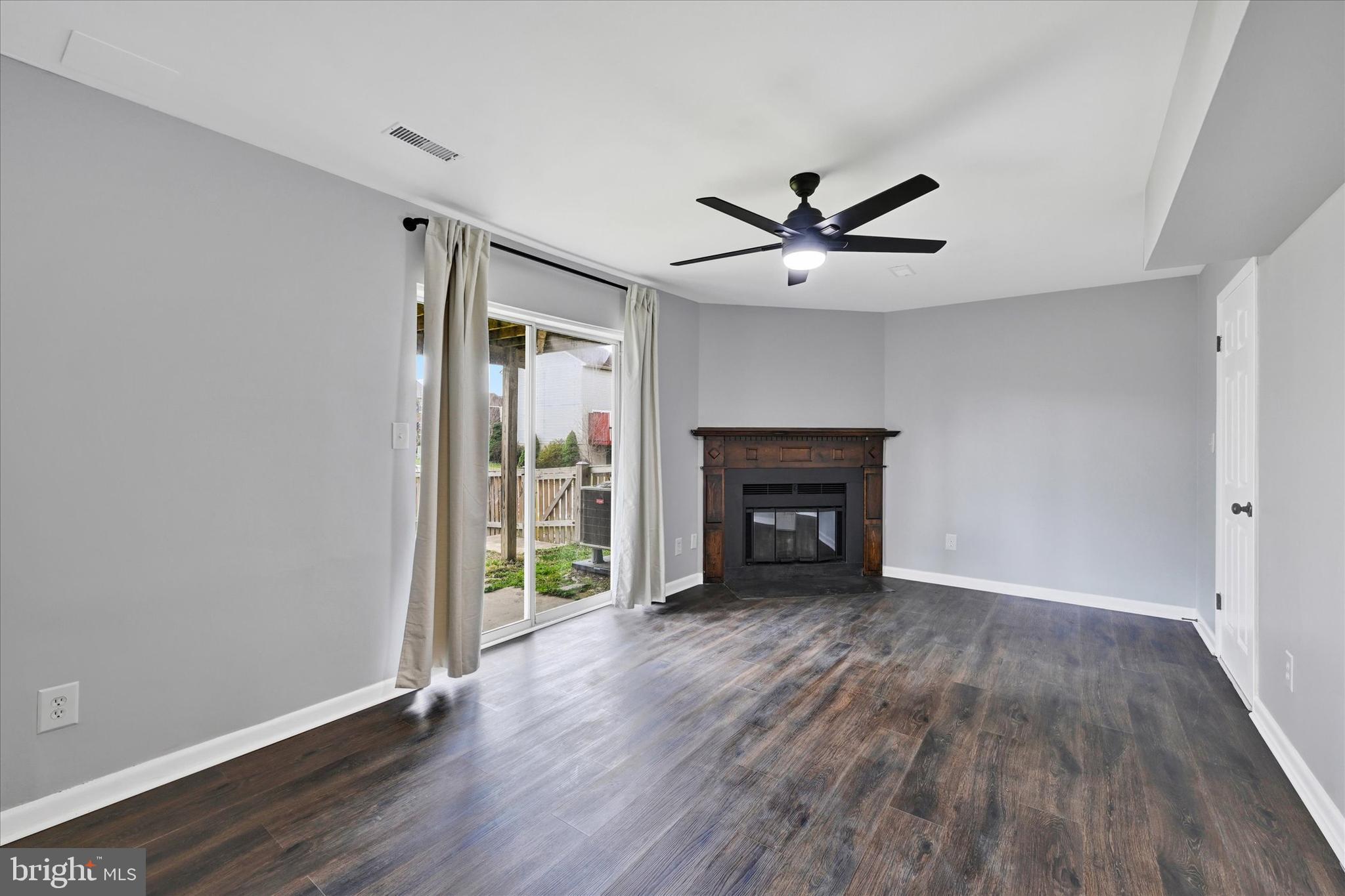 WOODSDALE MANOR - Residential