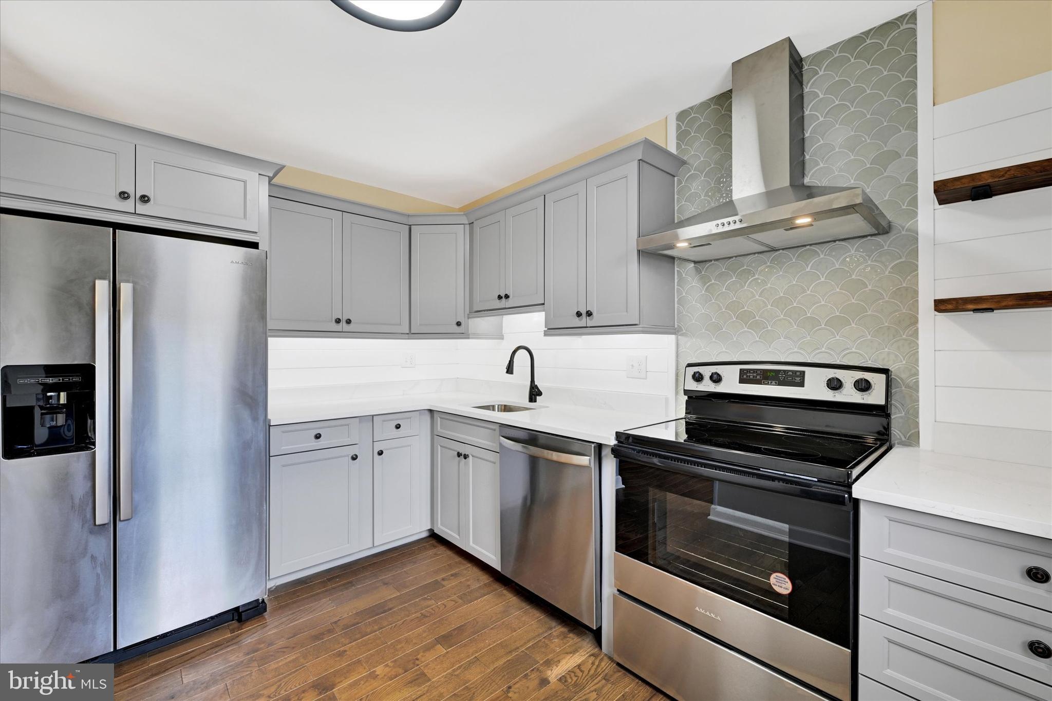 WOODSDALE MANOR - Residential