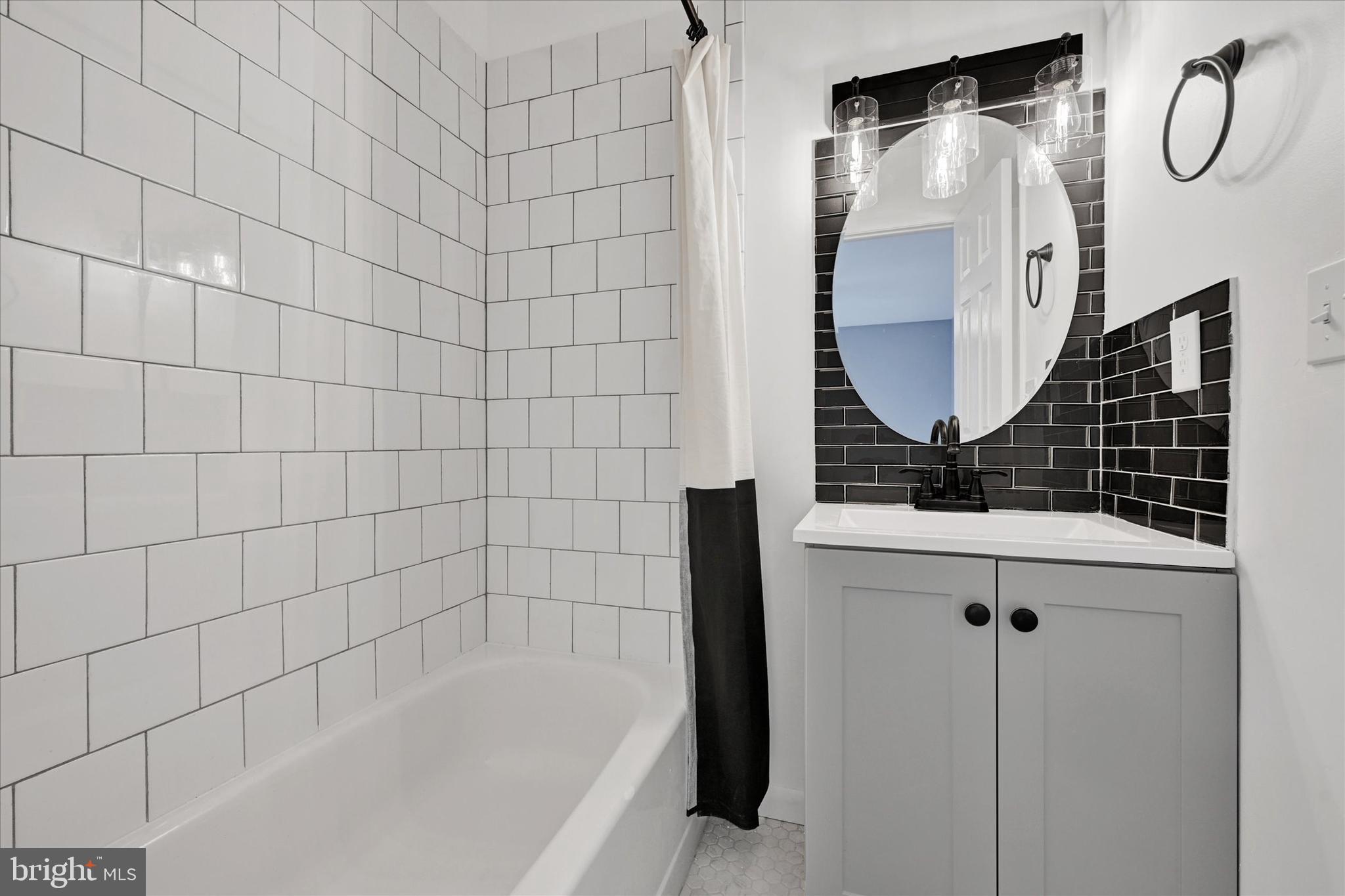 WOODSDALE MANOR - Residential