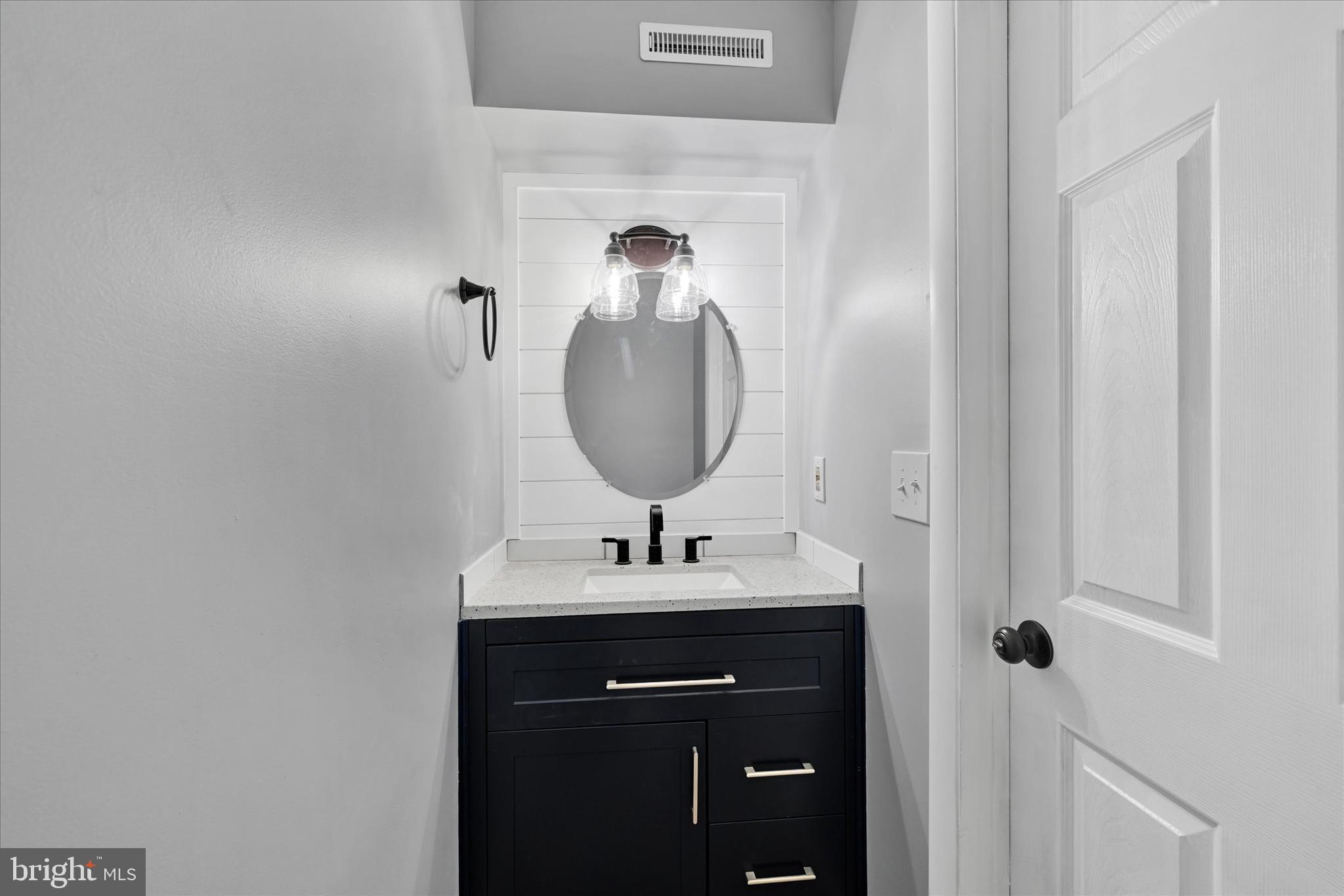 WOODSDALE MANOR - Residential