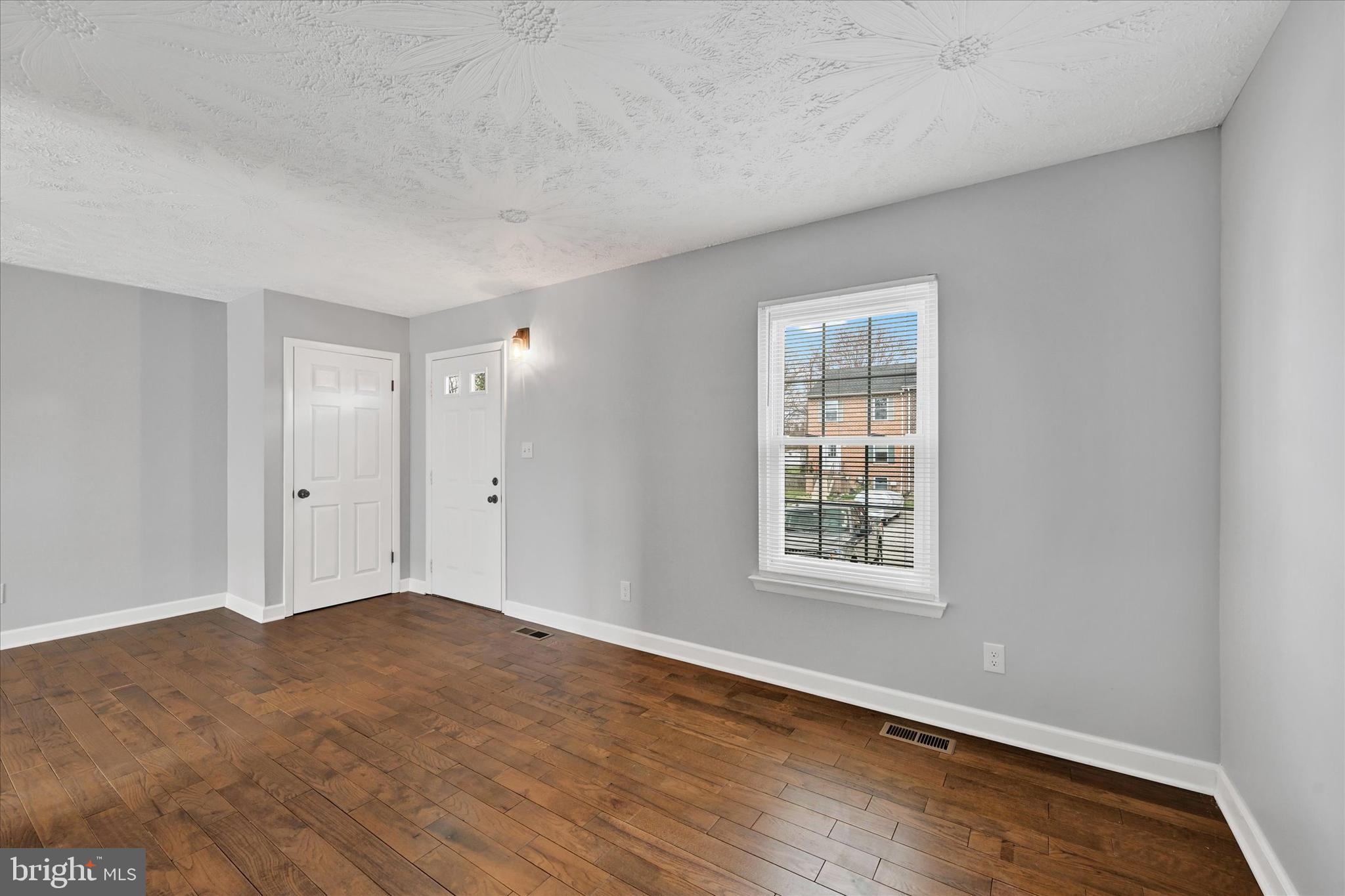 WOODSDALE MANOR - Residential