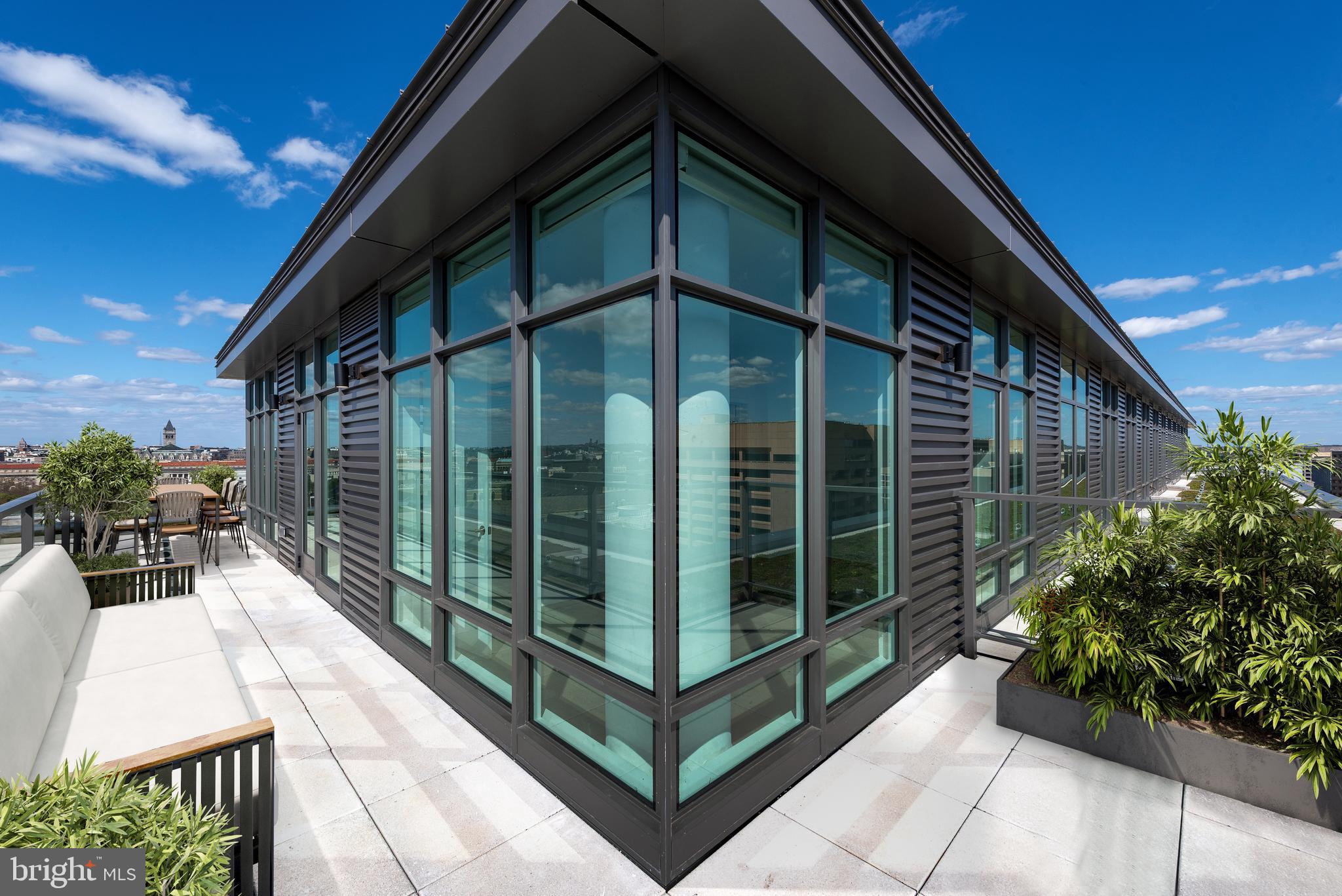 300 12TH STREET SW PH03