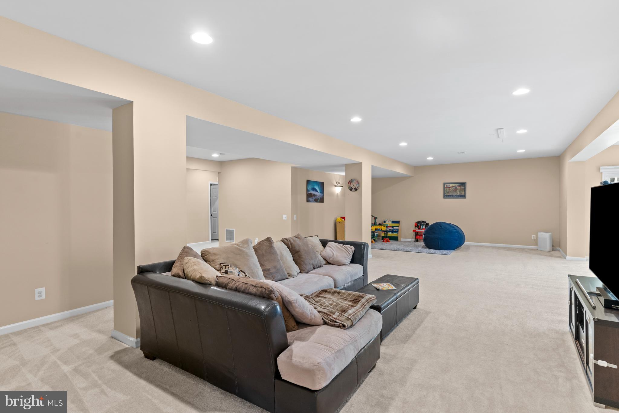 LAUREL HILL - Residential