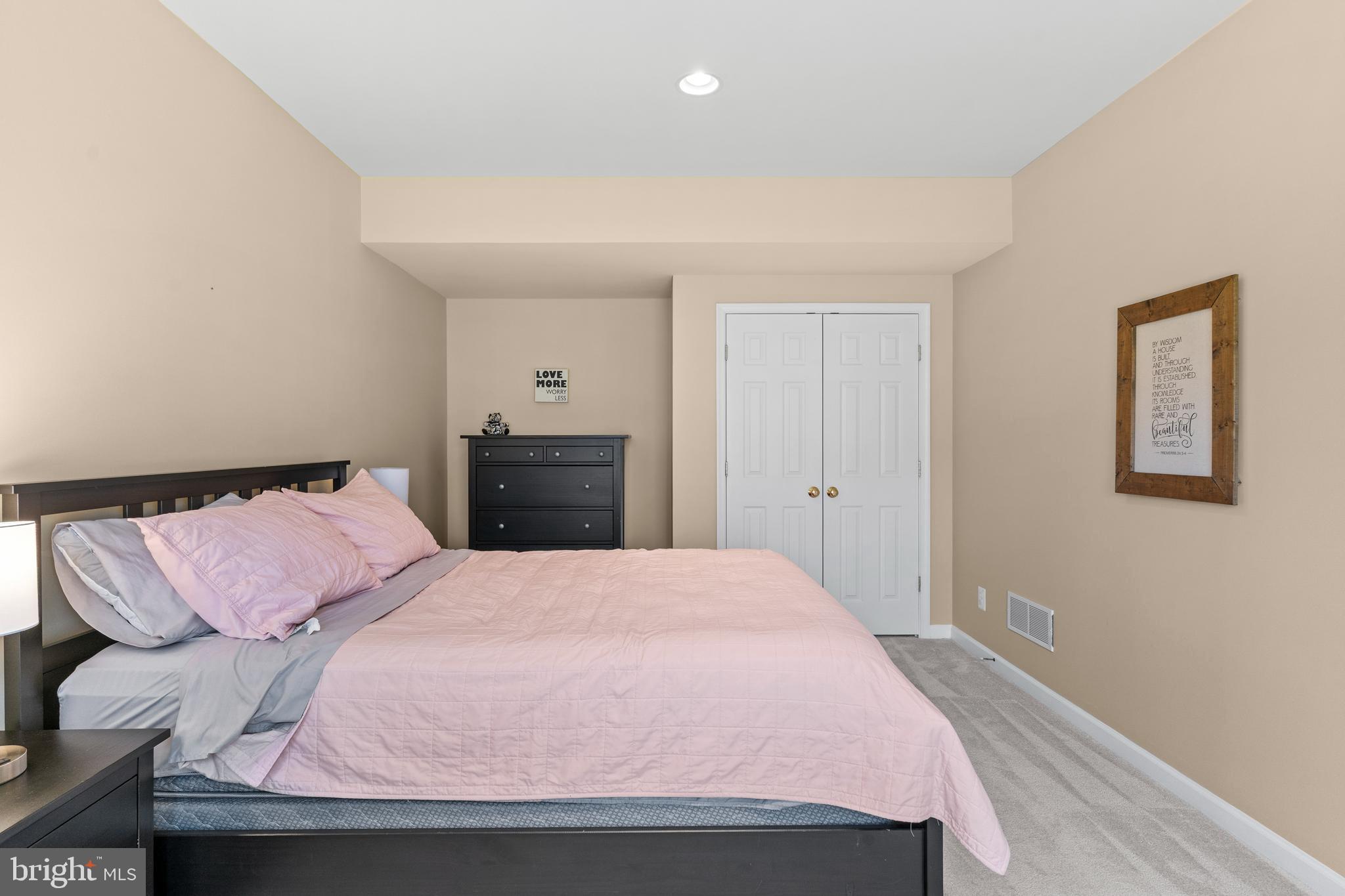 LAUREL HILL - Residential