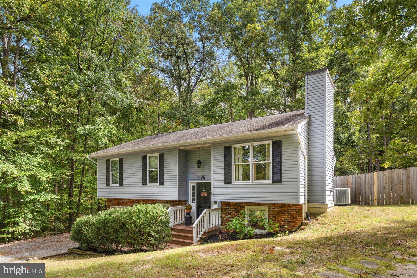 975 SWAN LANE