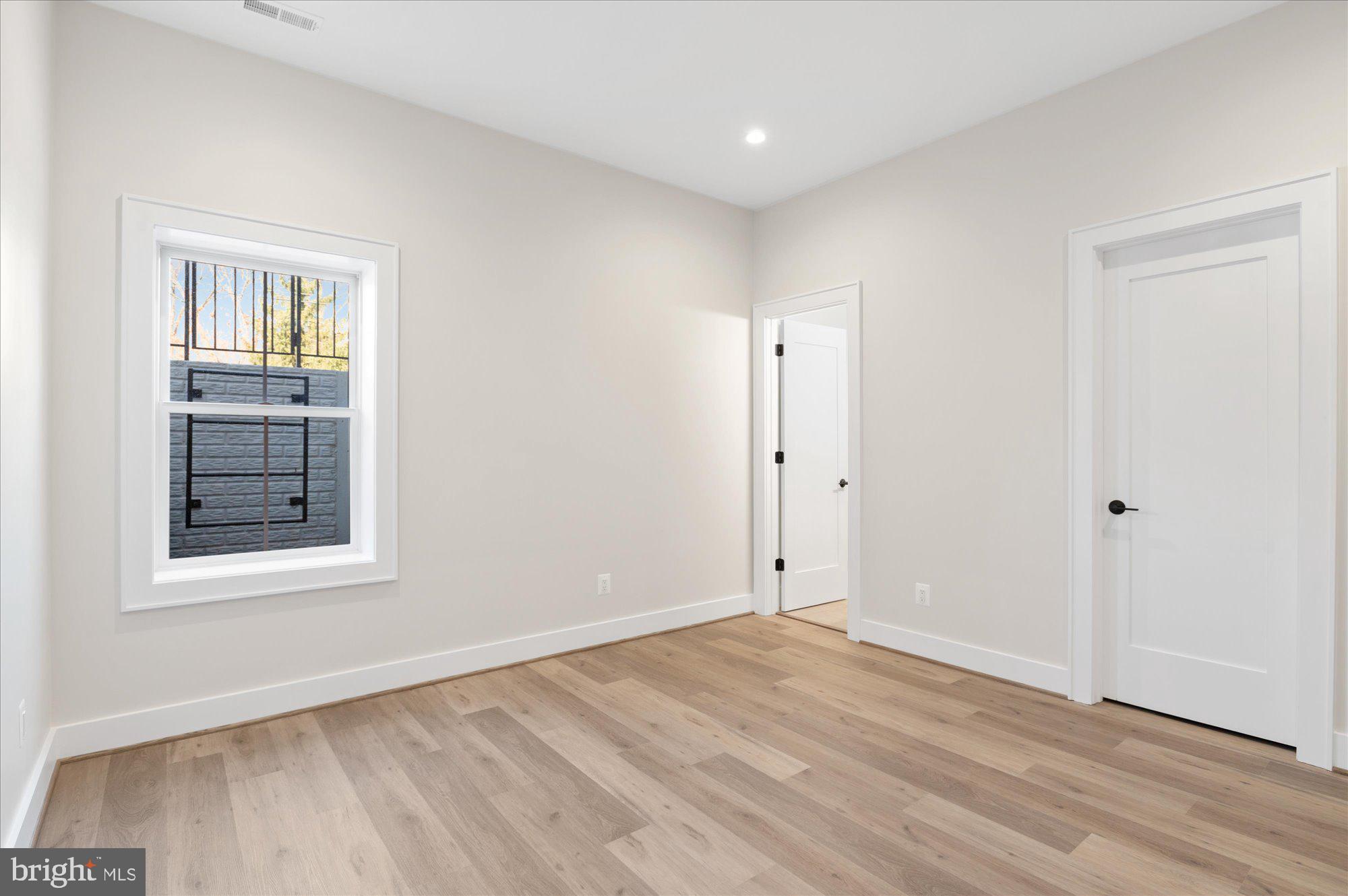 YORKTOWN - Residential