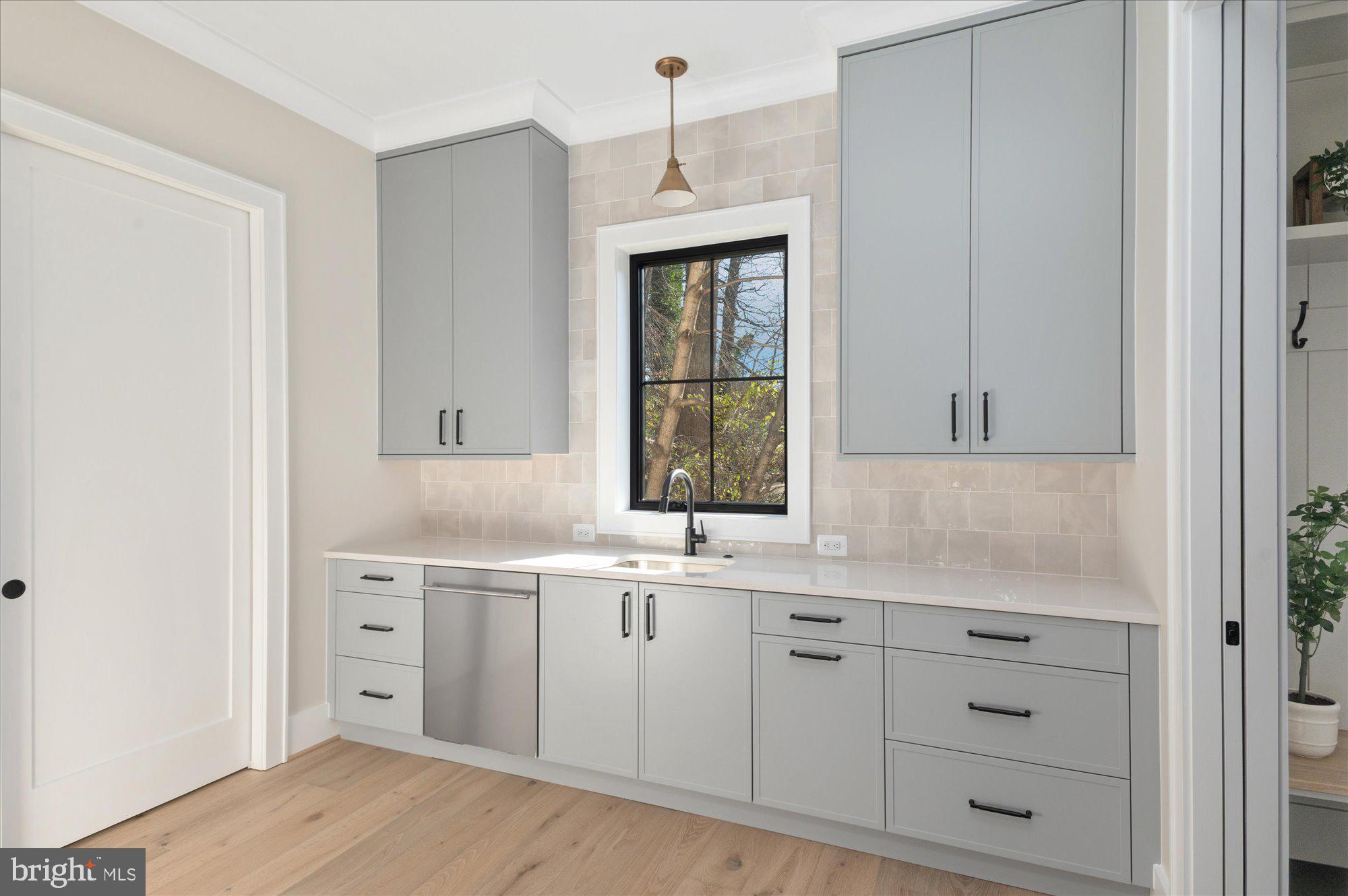 YORKTOWN - Residential