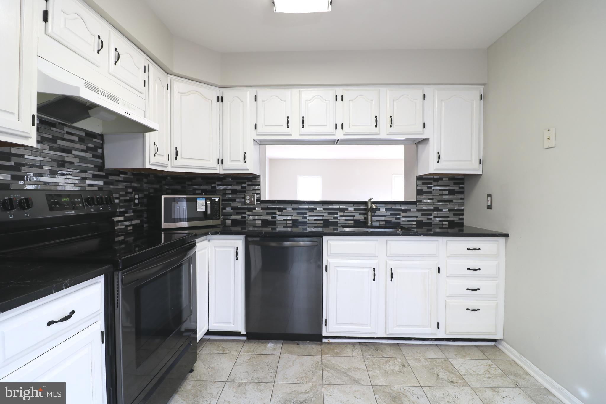 ASHBURN VILLAGE - Residential Lease