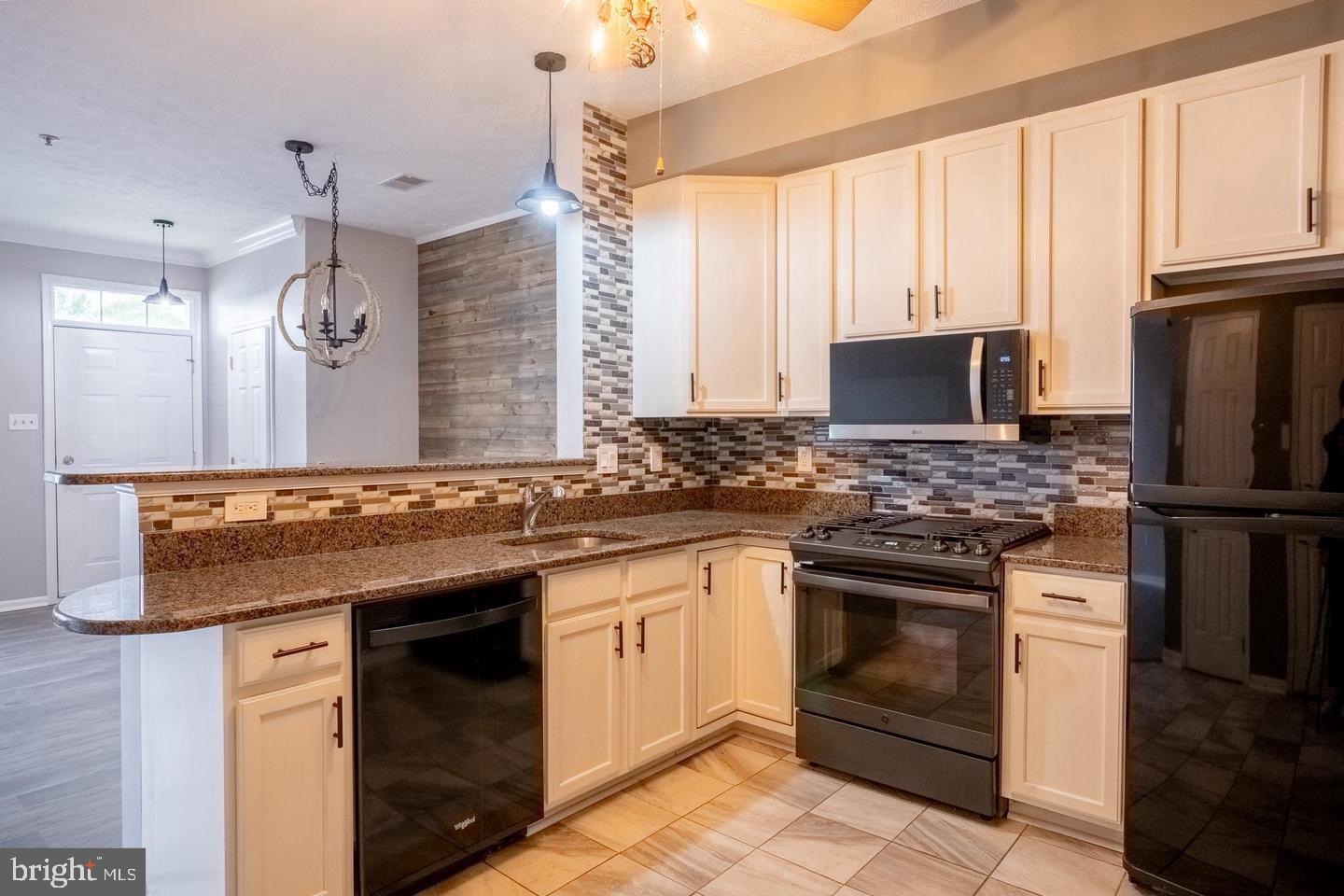 WELLINGTON TRACE - Residential Lease