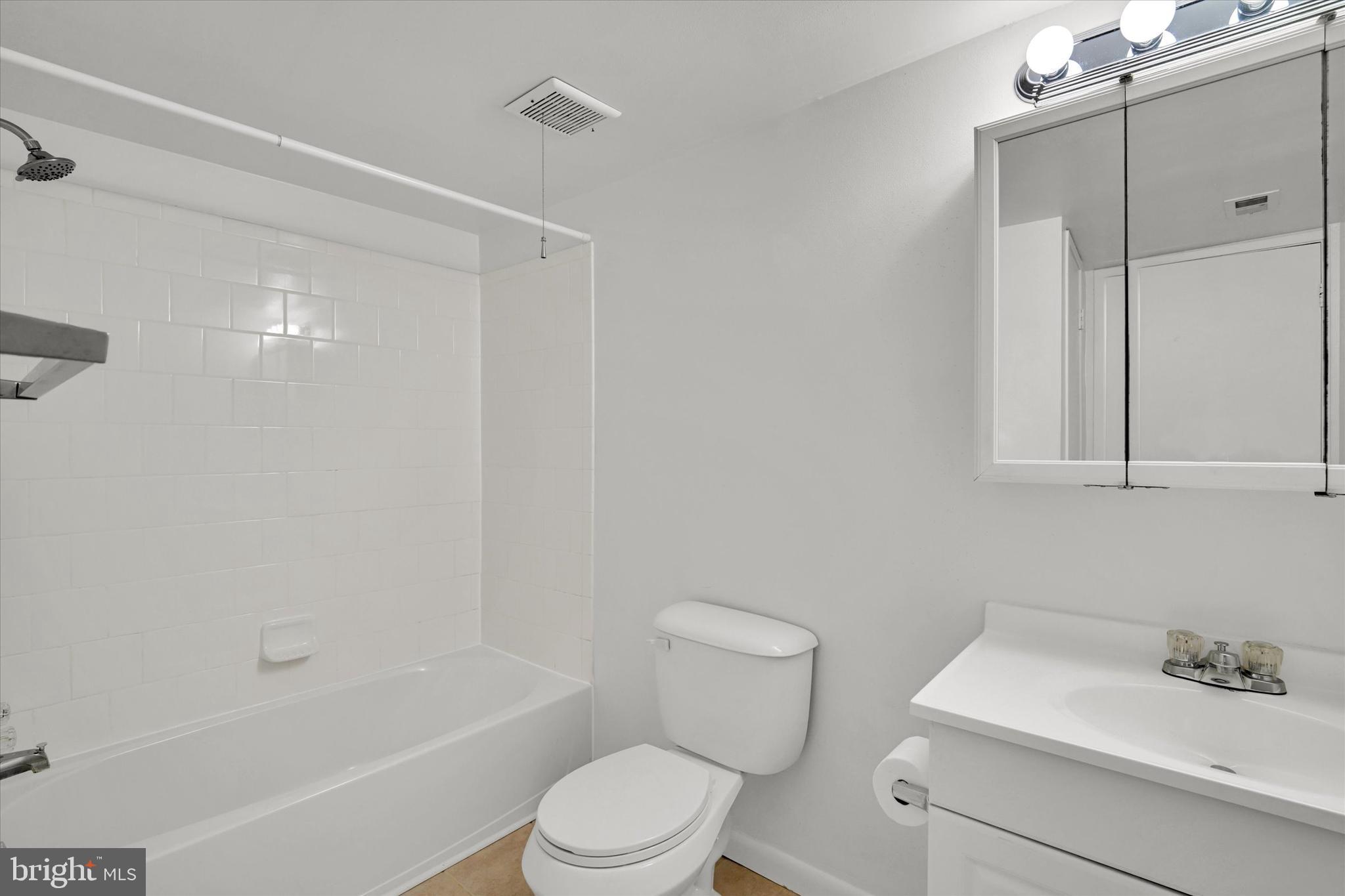 PINES CONDO 02 - Residential