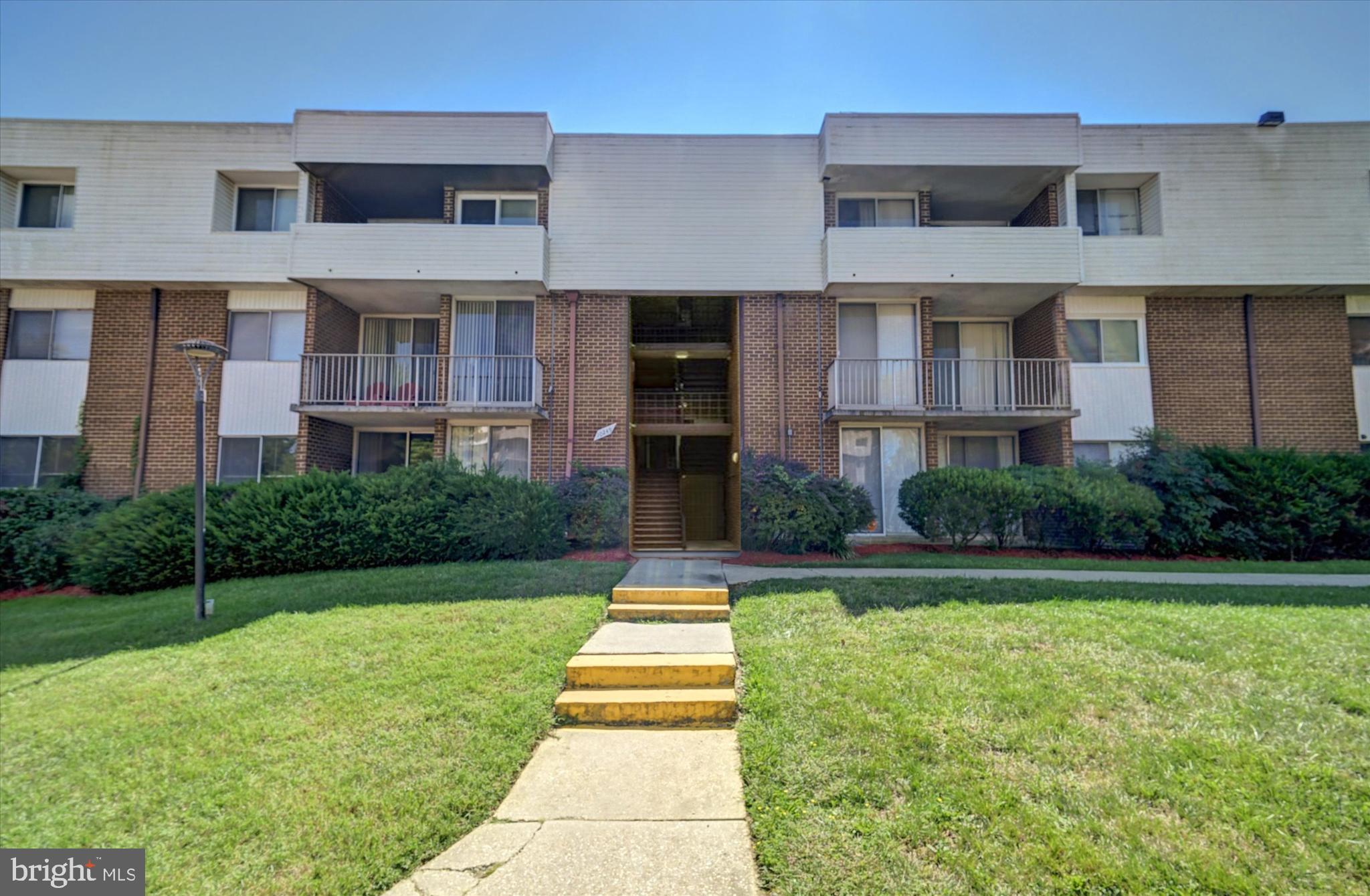 PINES CONDO 02 - Residential