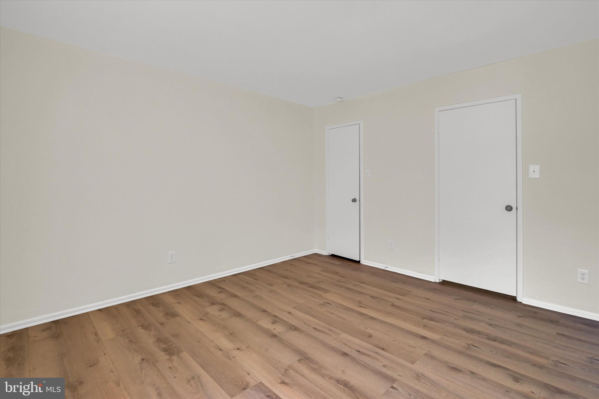 PINES CONDO 02 - Residential