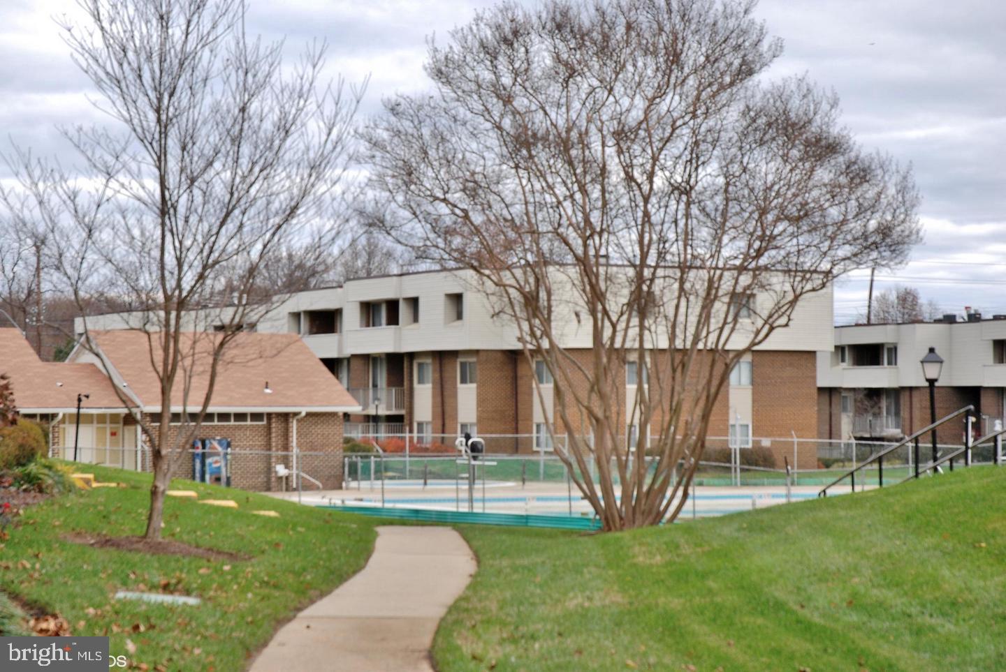 PINES CONDO 02 - Residential