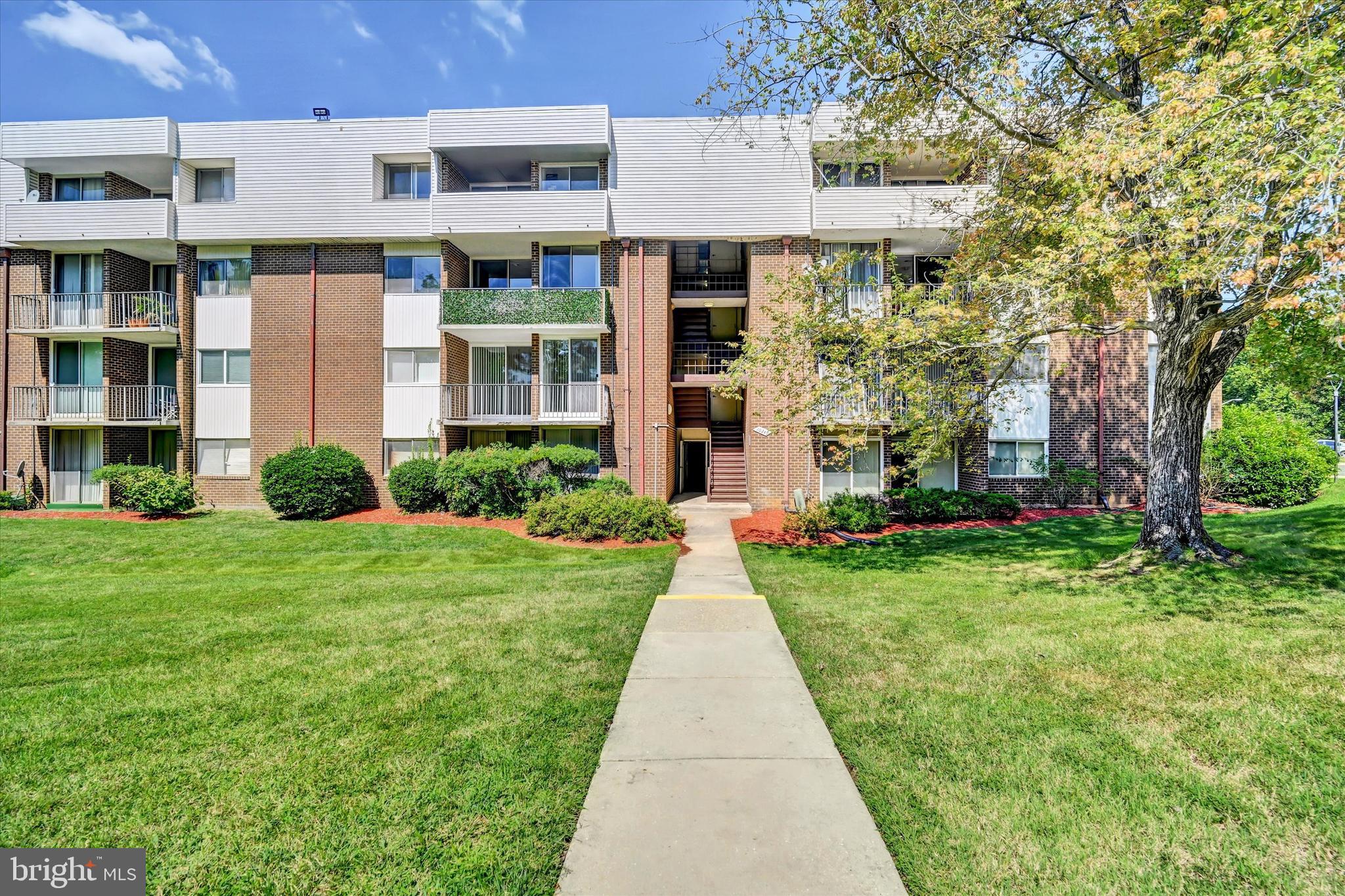 PINES CONDO 02 - Residential