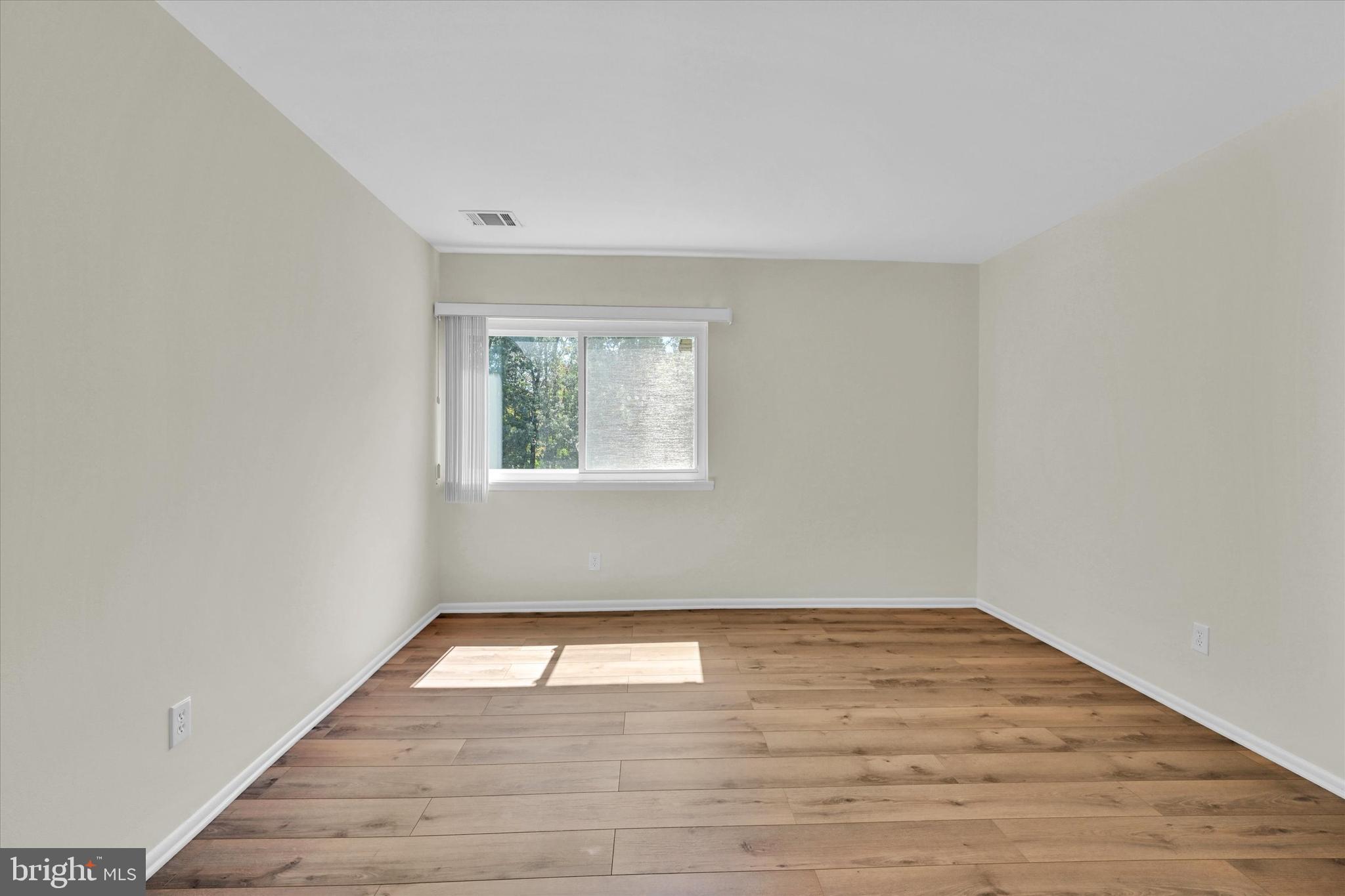 PINES CONDO 02 - Residential