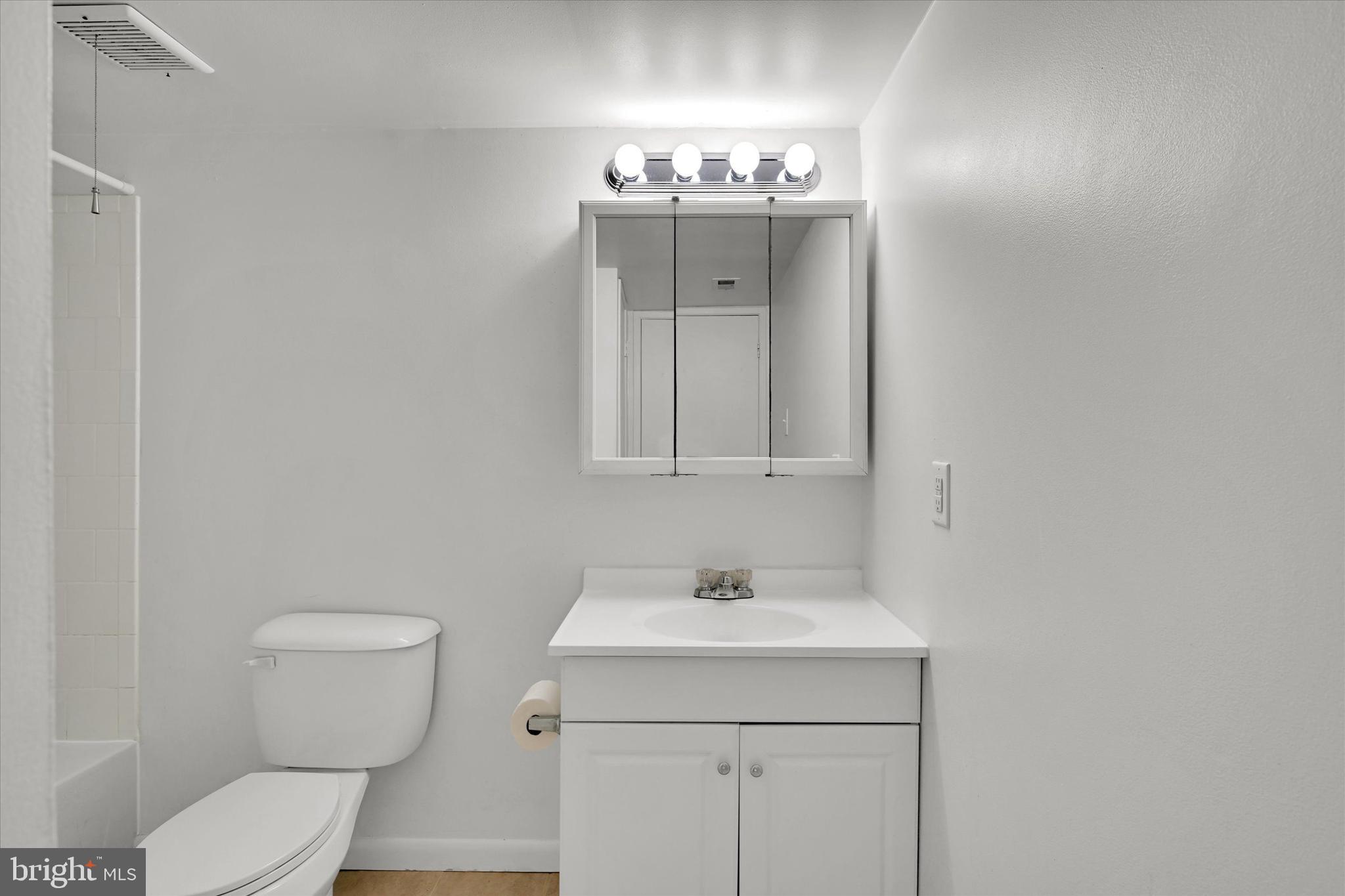 PINES CONDO 02 - Residential