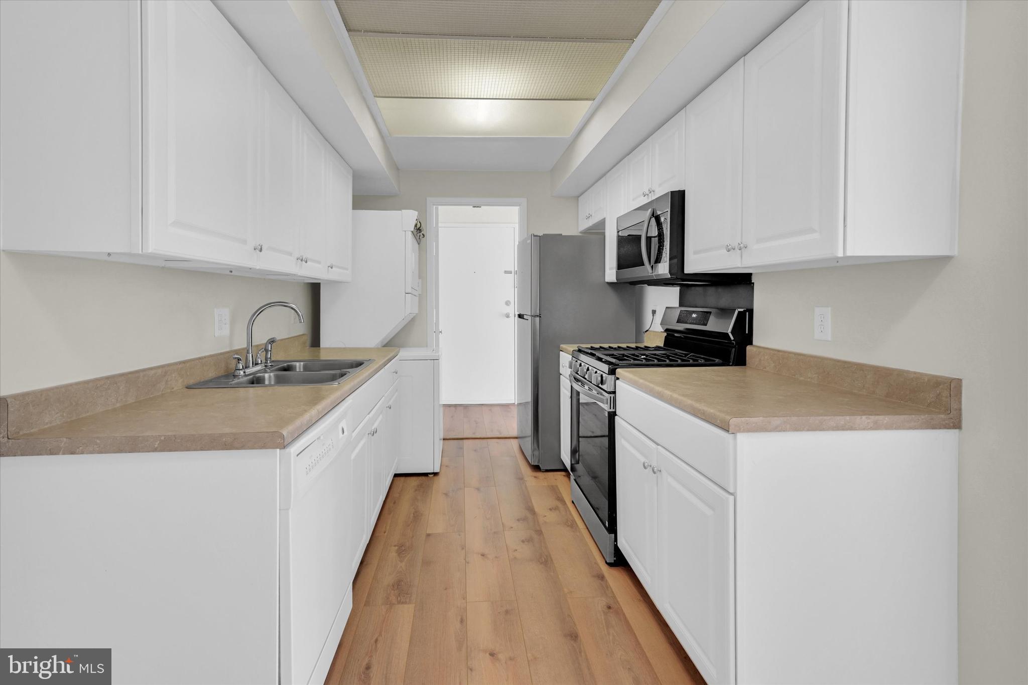 PINES CONDO 02 - Residential