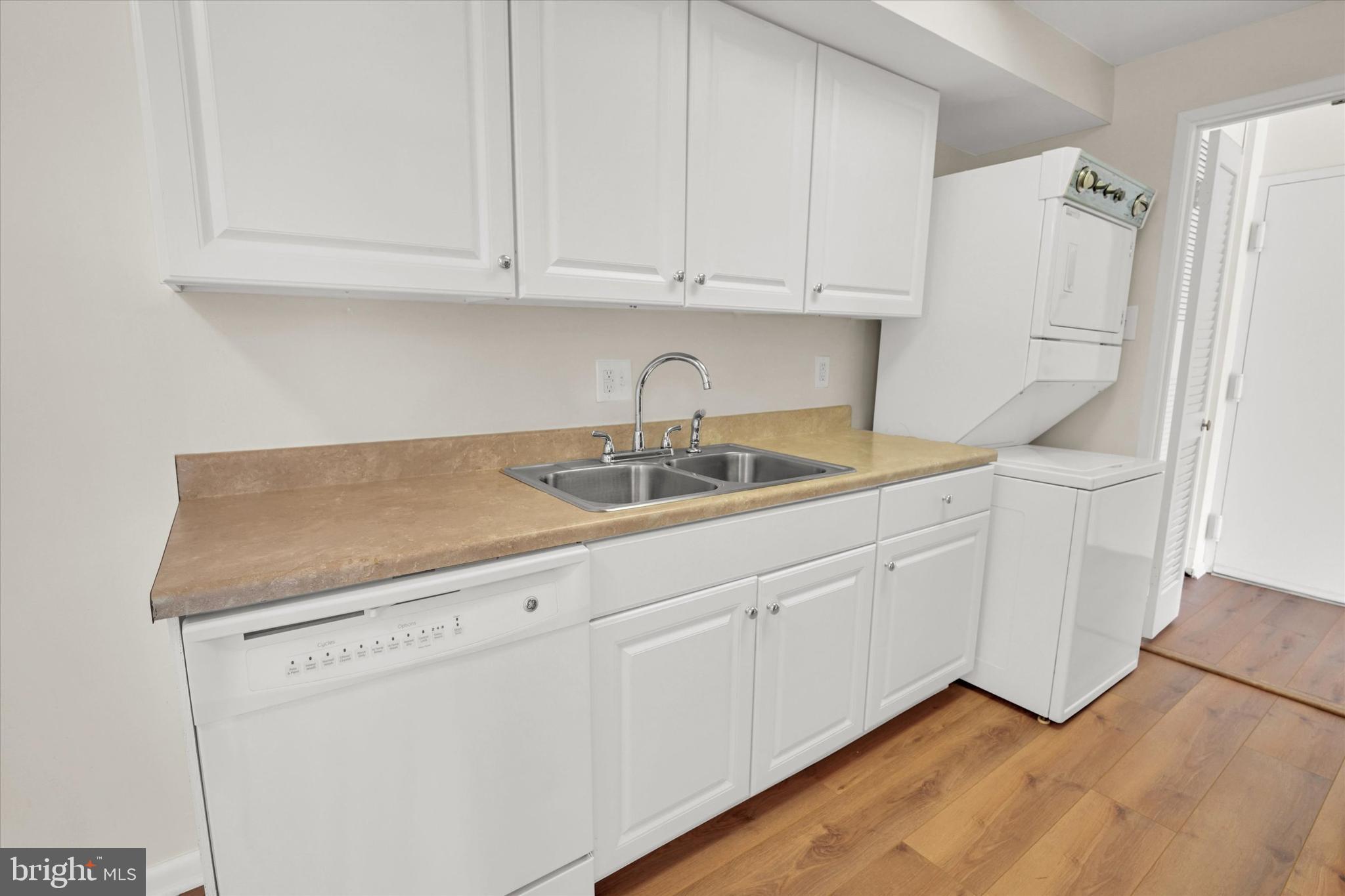 PINES CONDO 02 - Residential