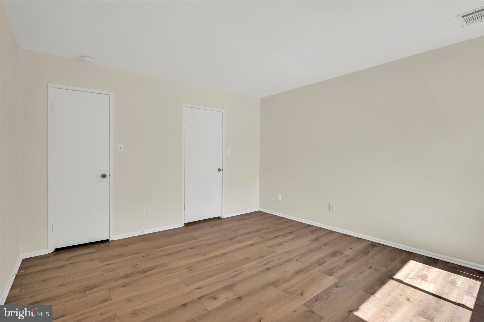 PINES CONDO 02 - Residential