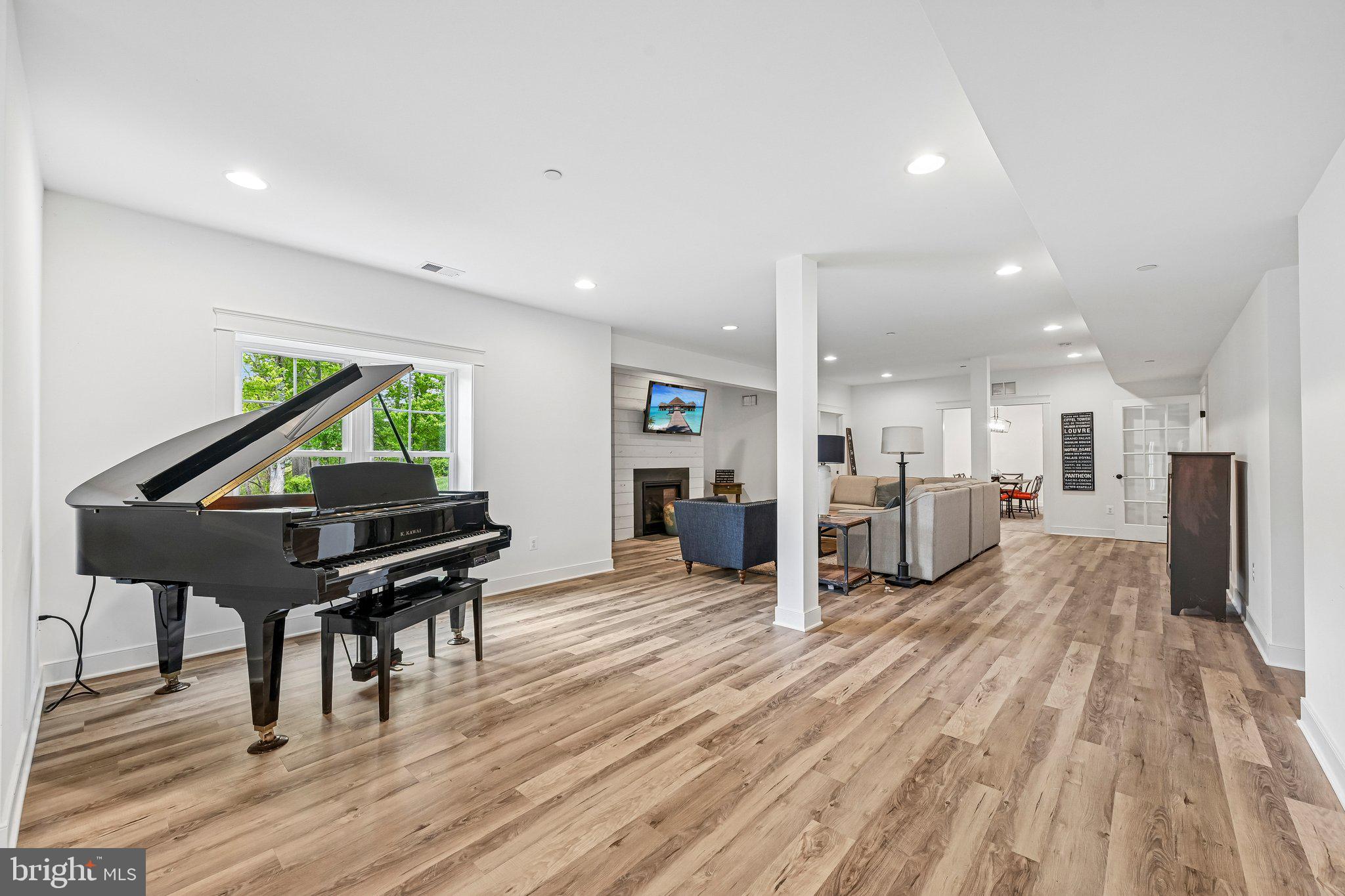 QUARTZ HILL - Residential