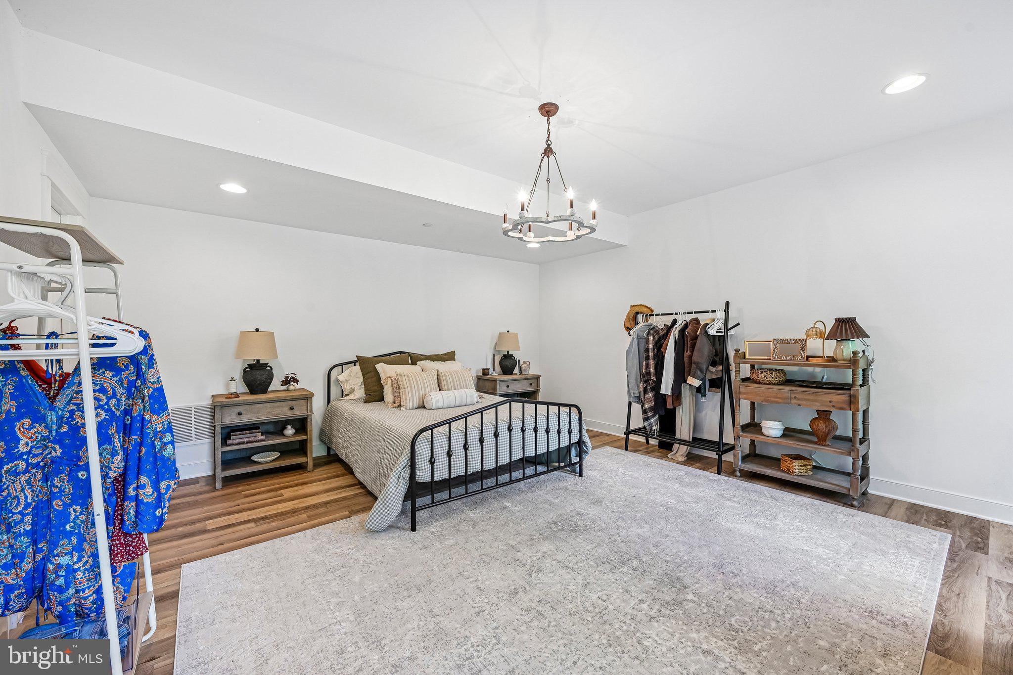 QUARTZ HILL - Residential