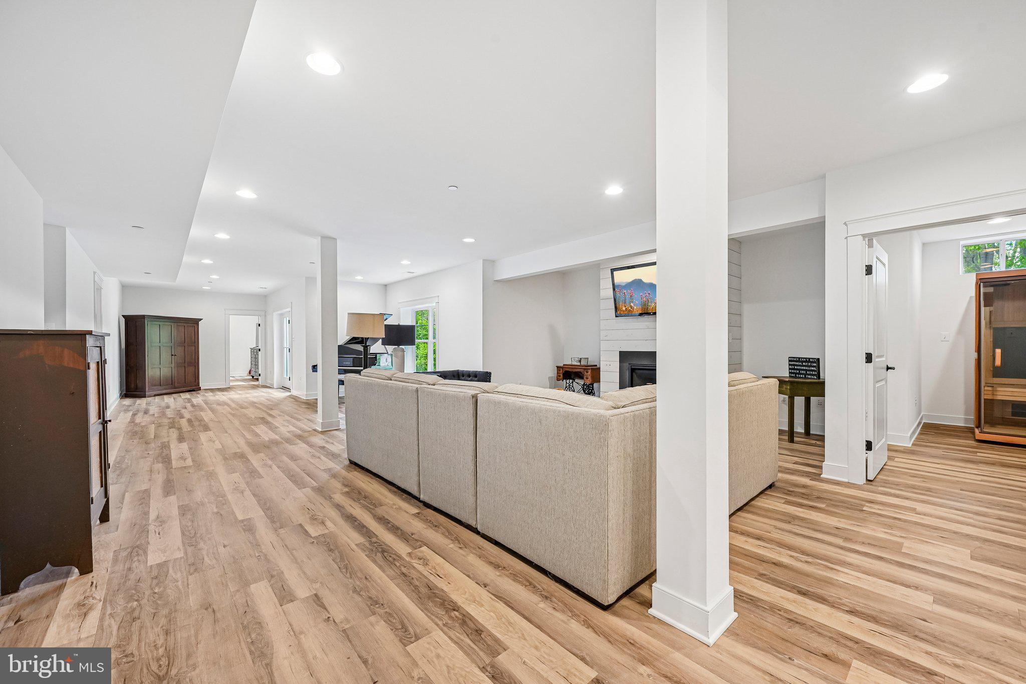 QUARTZ HILL - Residential