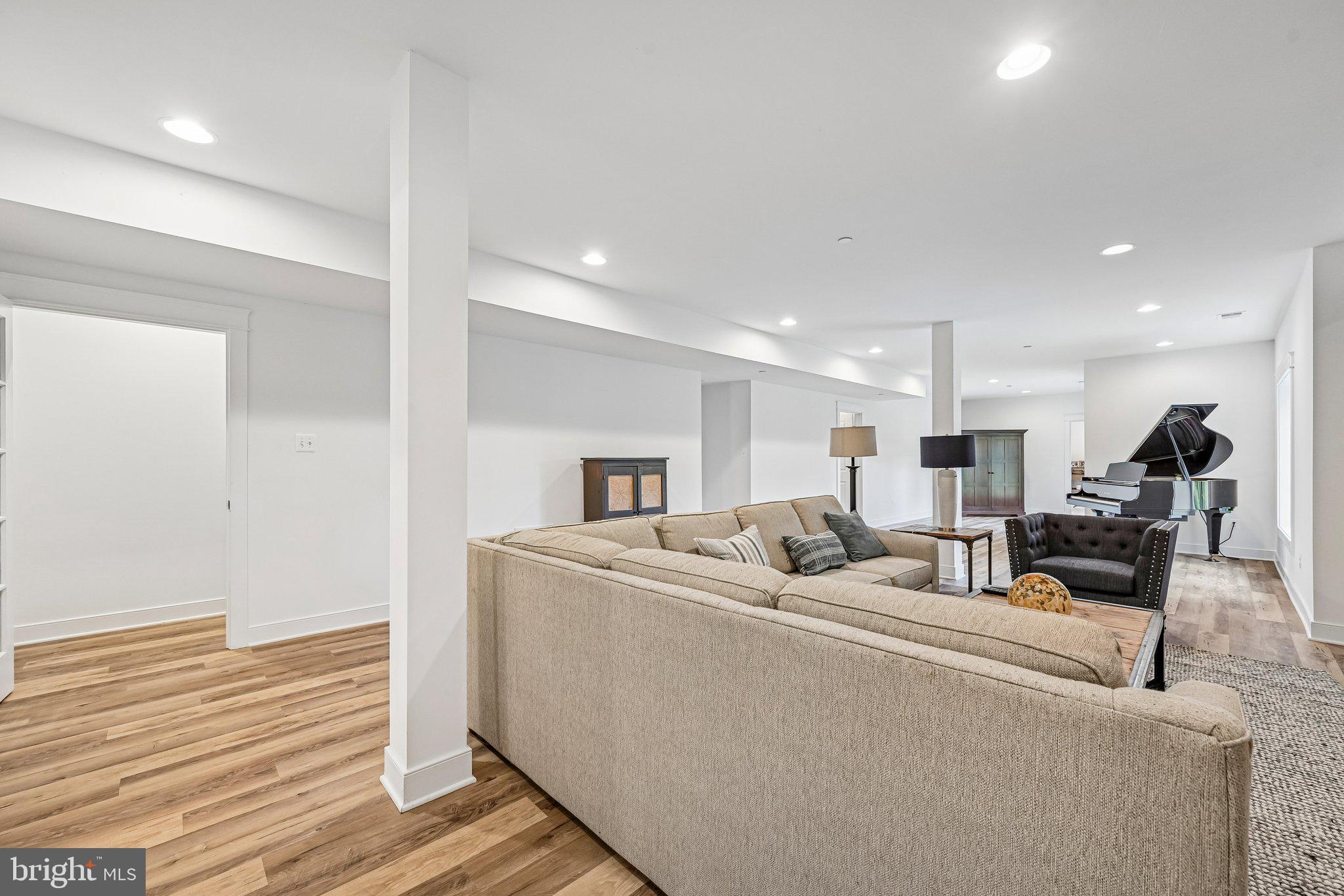 QUARTZ HILL - Residential