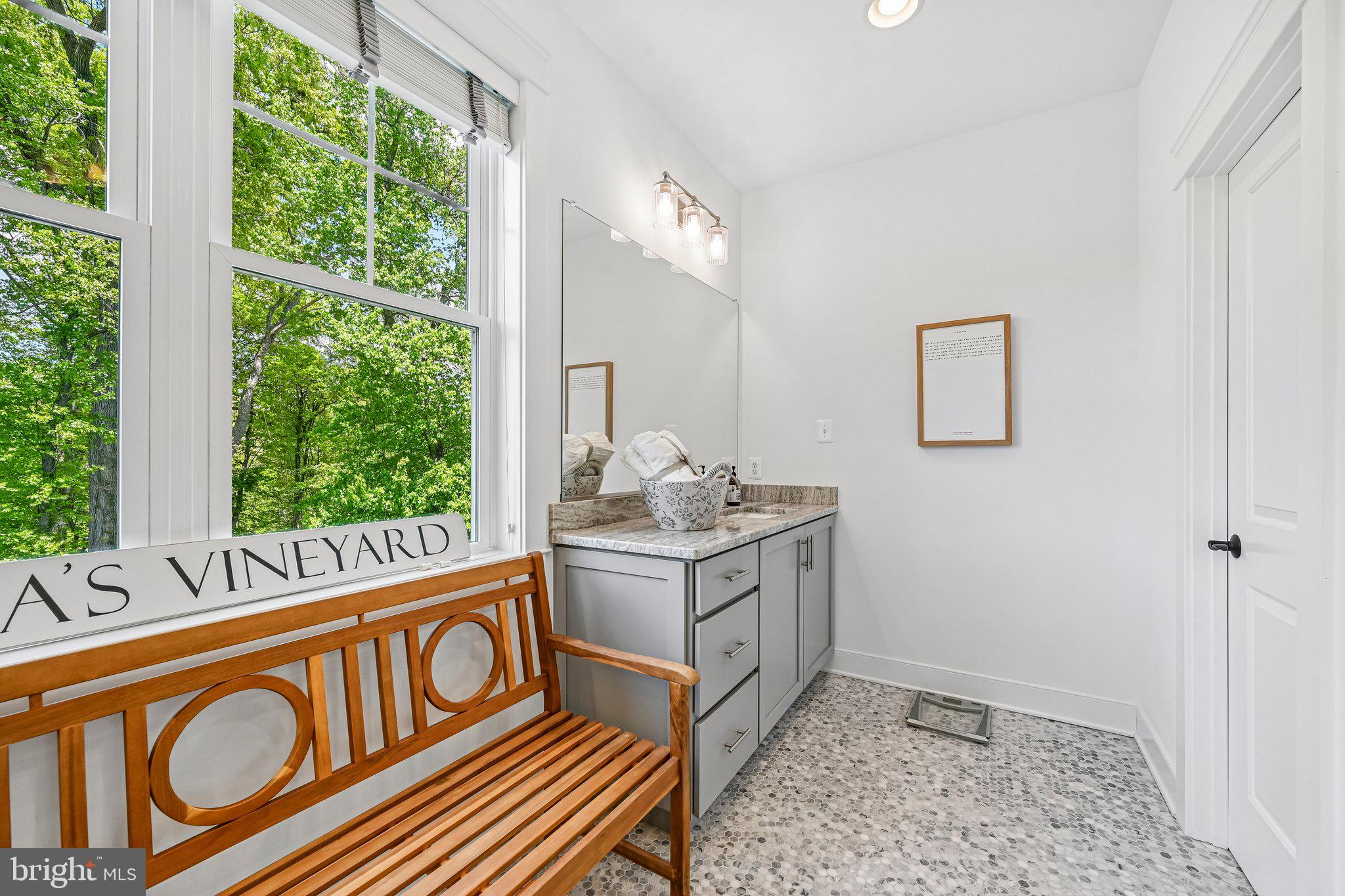 QUARTZ HILL - Residential