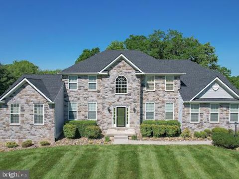 194 RYANS GLEN DRIVE CHARLES TOWN WV 25414