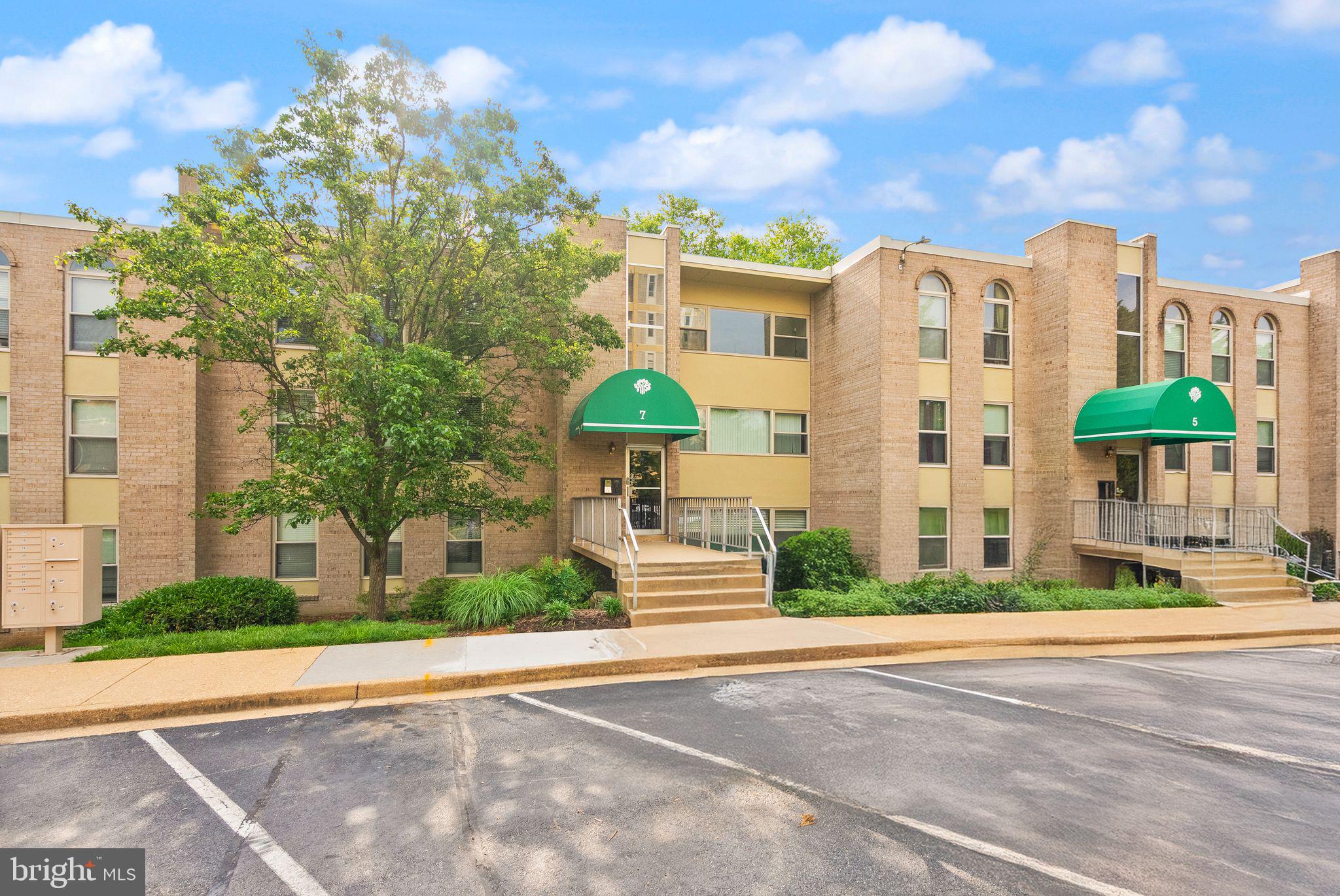 7 CANTERBURY SQUARE 401