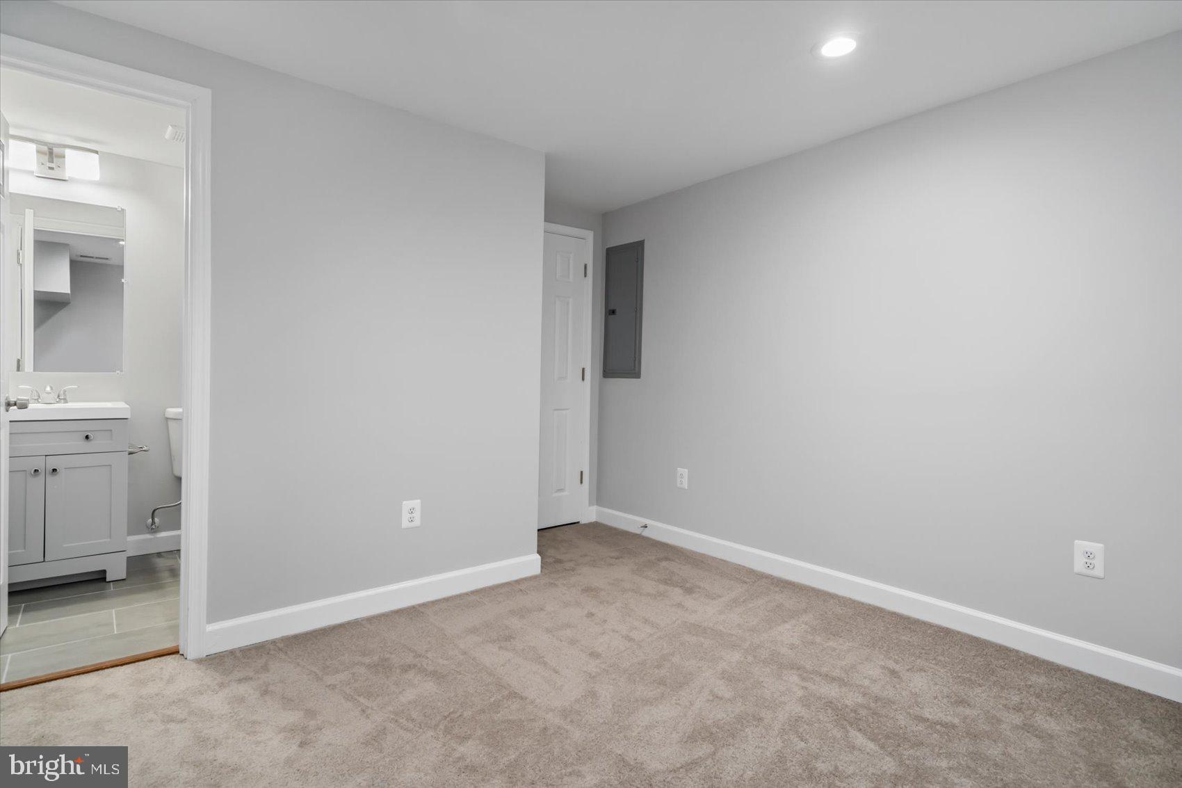 MONTEBELLO - Residential