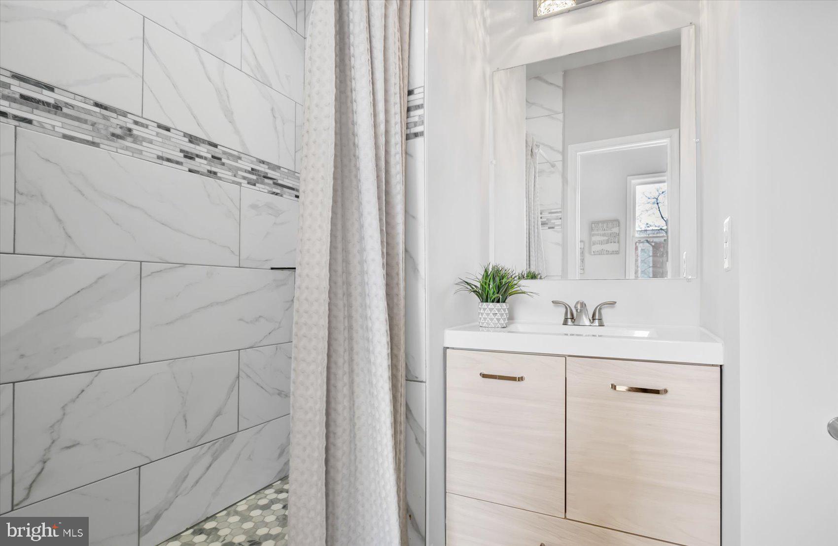 MONTEBELLO - Residential