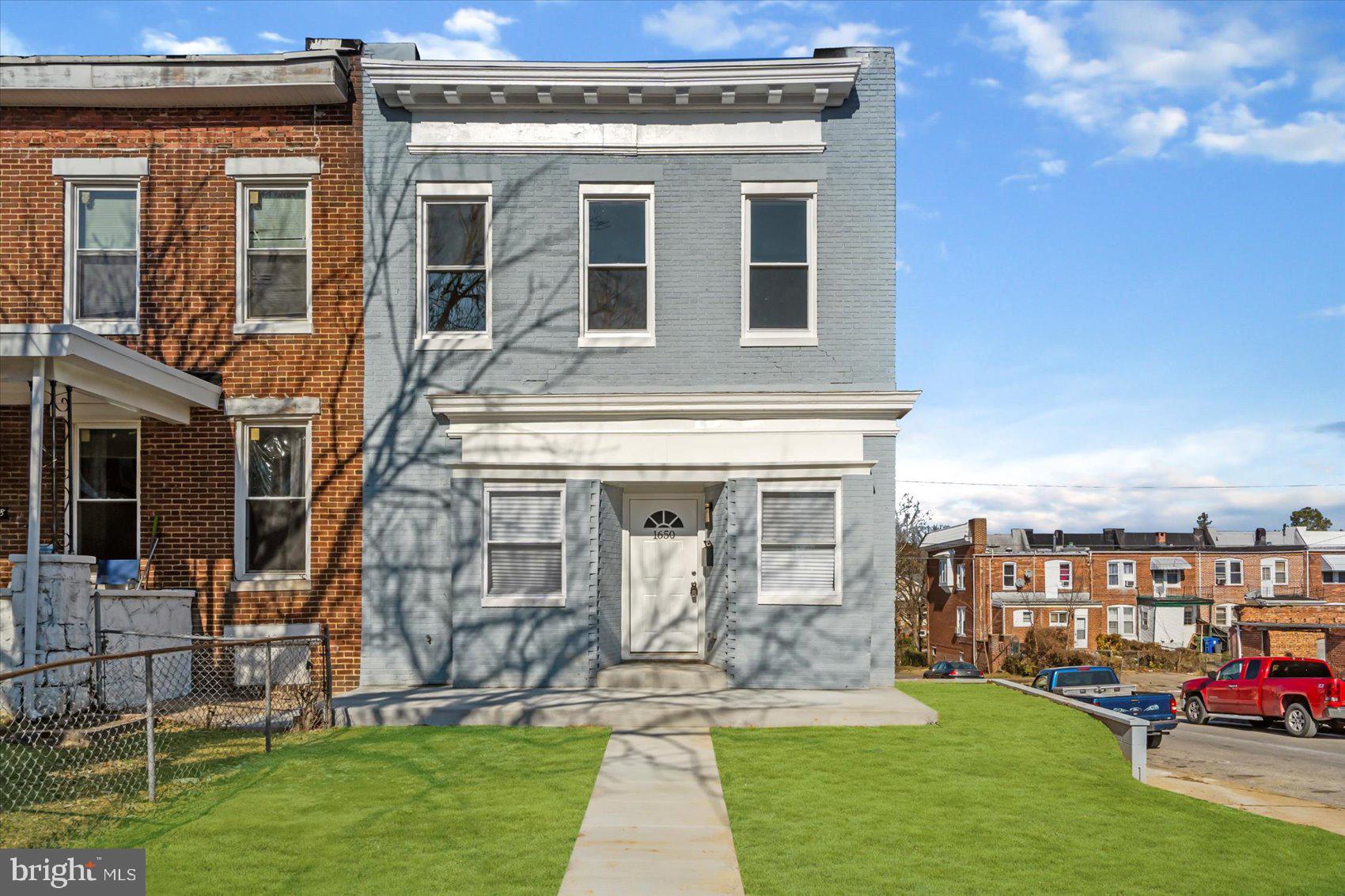 MONTEBELLO - Residential