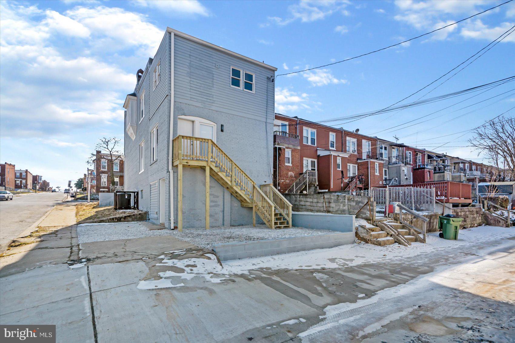 MONTEBELLO - Residential