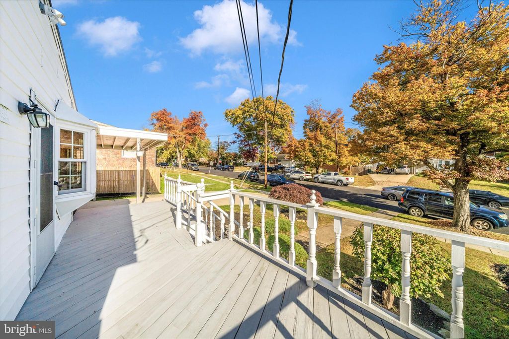 Photo of 4606 Iris Place, ROCKVILLE, MD 20853 (MLS # MDMC2204956)