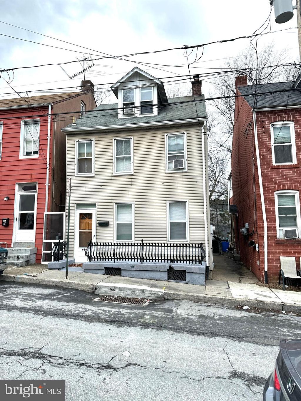 Photo of 639 Poplar Street, Lancaster, PA 17603 (MLS # PALA2044954)