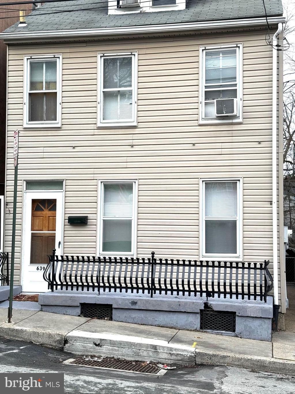 Photo of 639 Poplar Street, Lancaster, PA 17603 (MLS # PALA2044954)