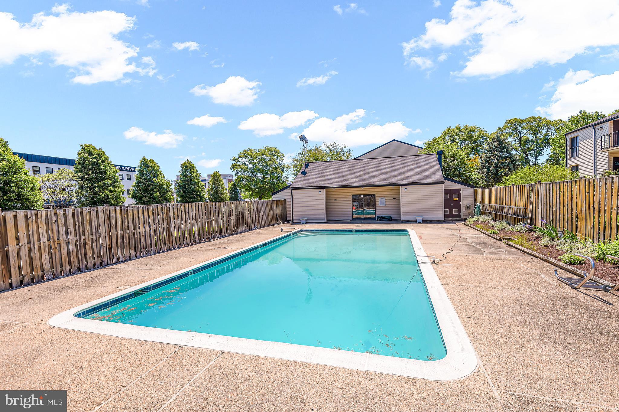 RIVA COMMONS - Residential