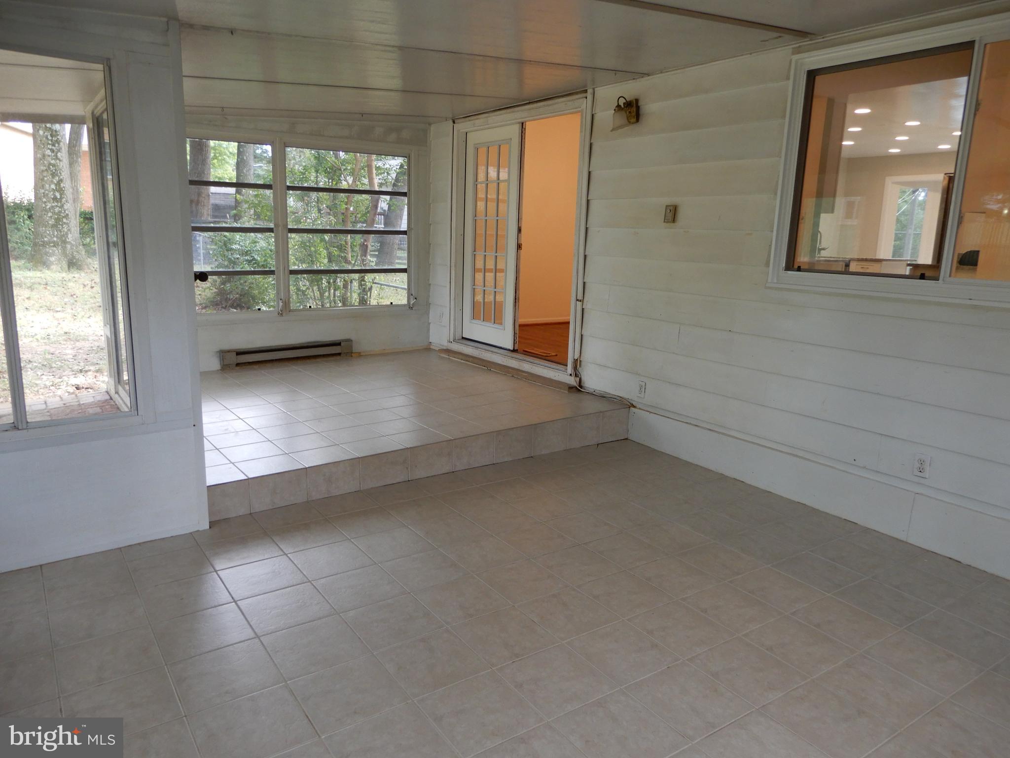 STONEWALL MANOR - Residential Lease