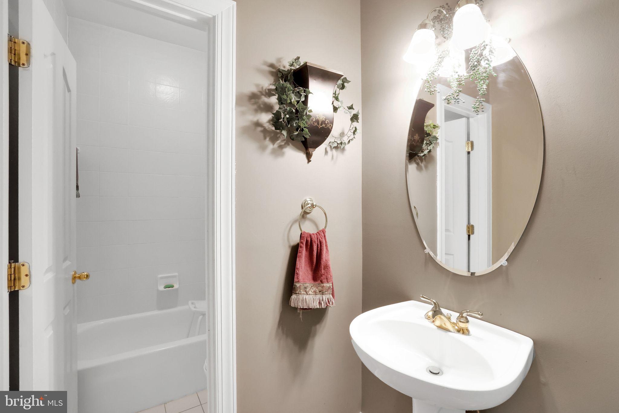 HALLOWELL - Residential