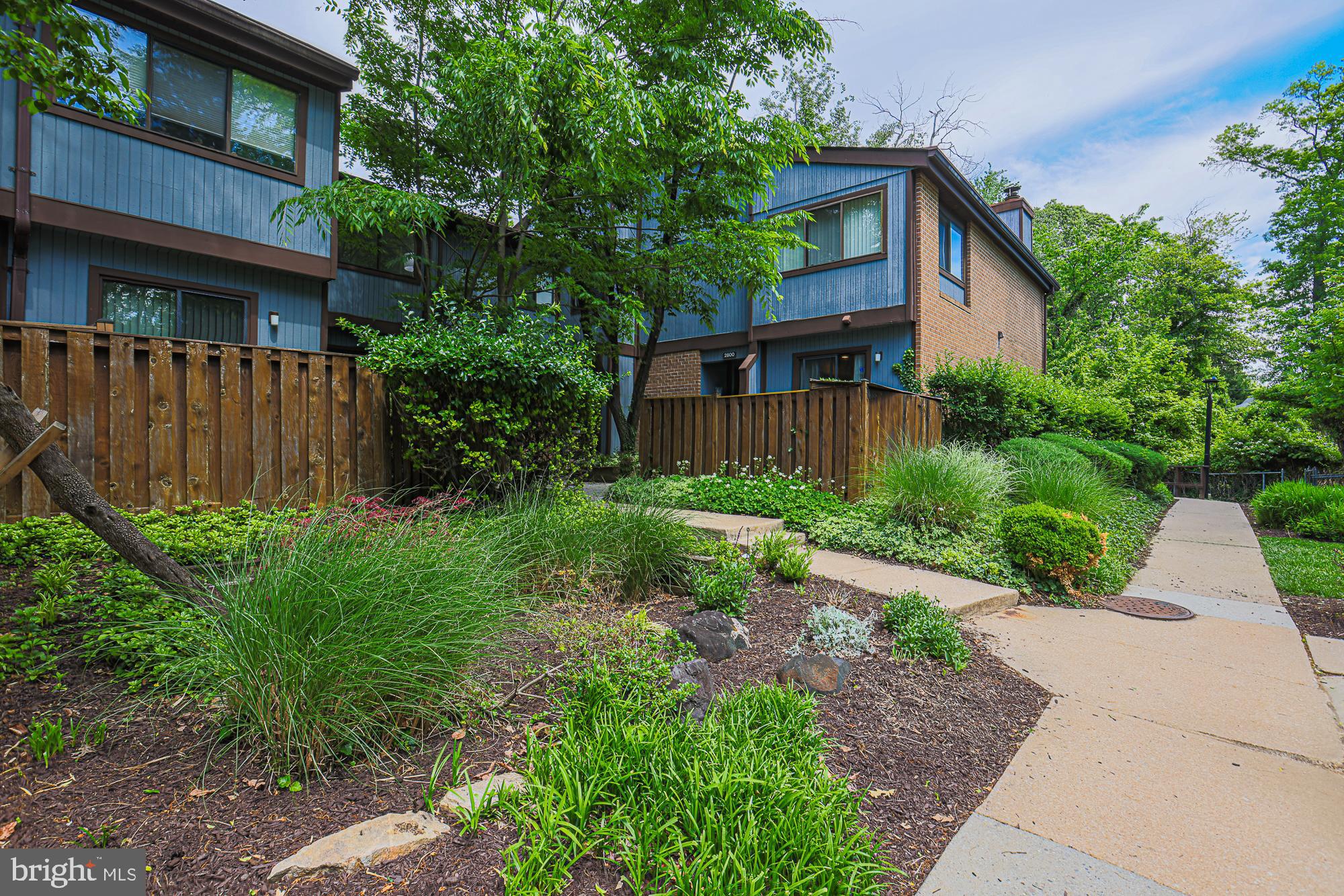 2804 BANEBERRY COURT
