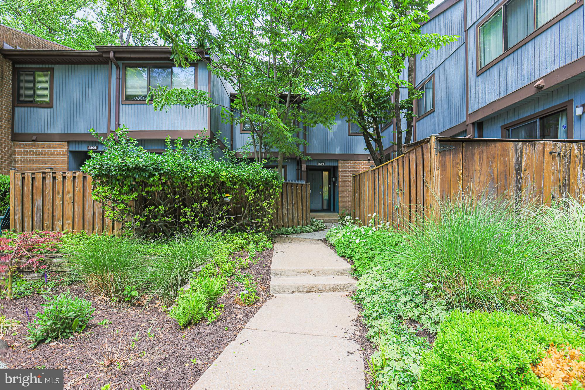 2804 BANEBERRY COURT