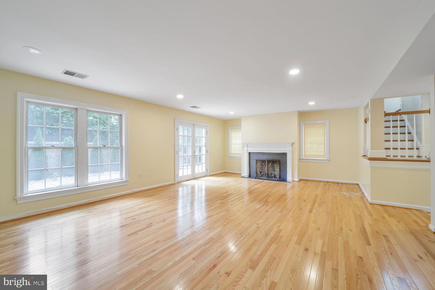 MAYFAIR OF MCLEAN - Residential Lease