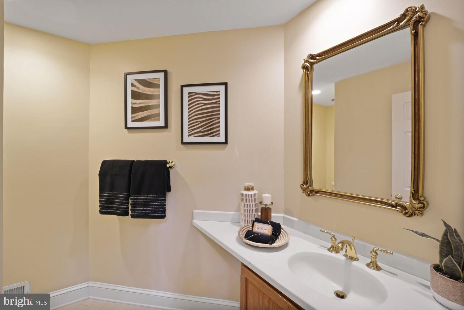 MAYFAIR OF MCLEAN - Residential Lease